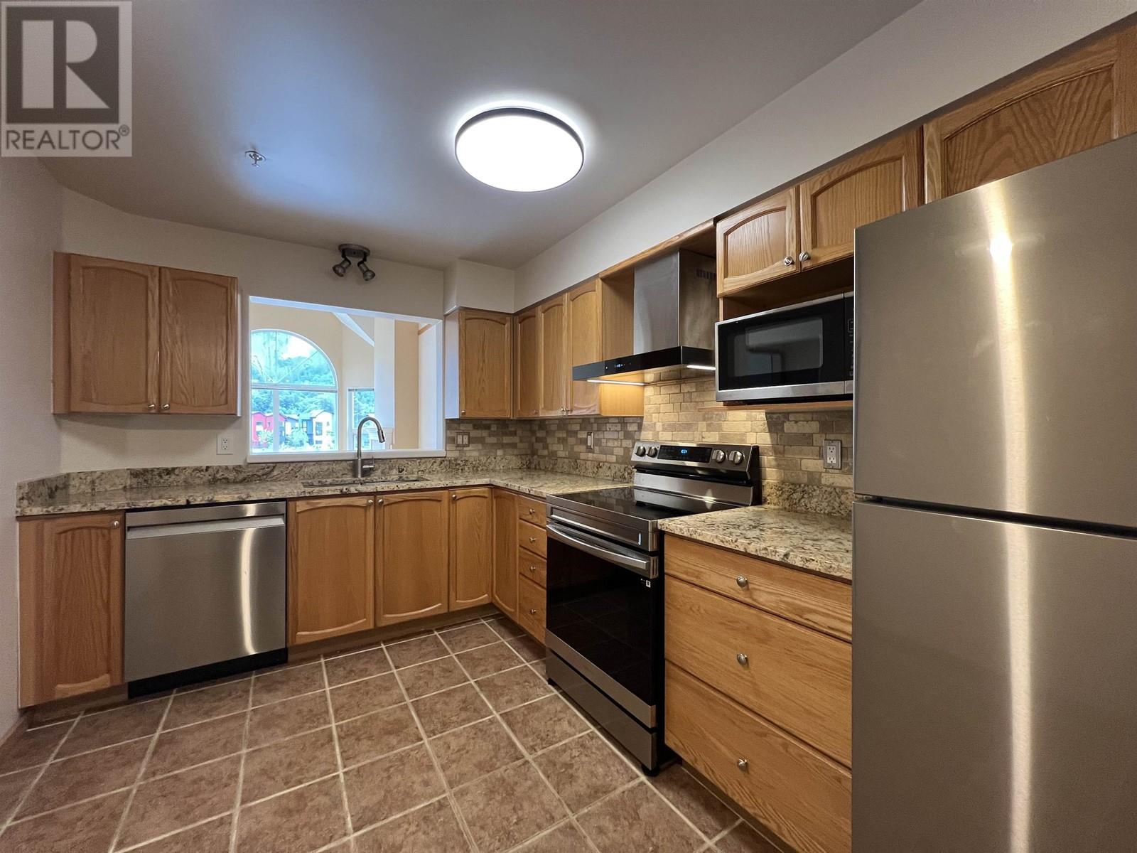305 1468 Pemberton Avenue, Squamish, British Columbia  V8B 0K2 - Photo 8 - R3007398