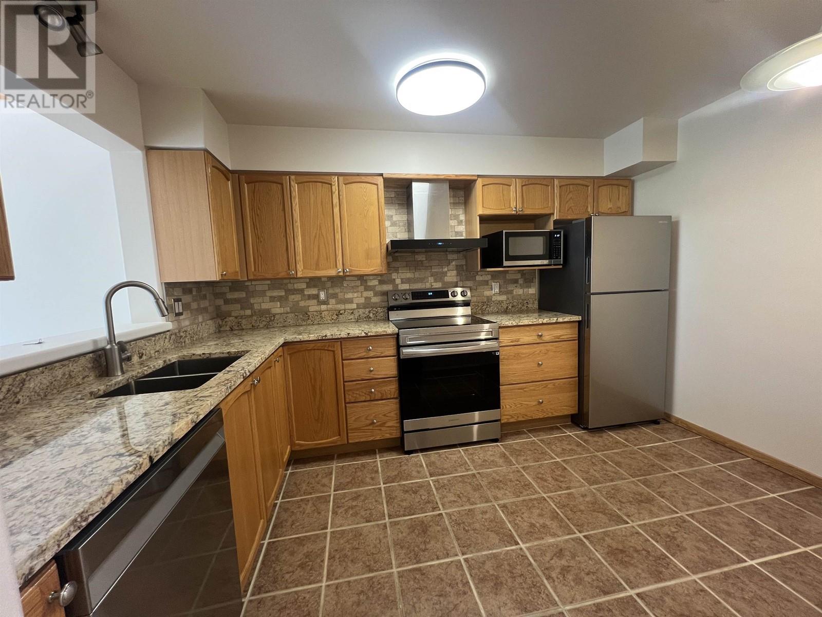 305 1468 Pemberton Avenue, Squamish, British Columbia  V8B 0K2 - Photo 6 - R3007398