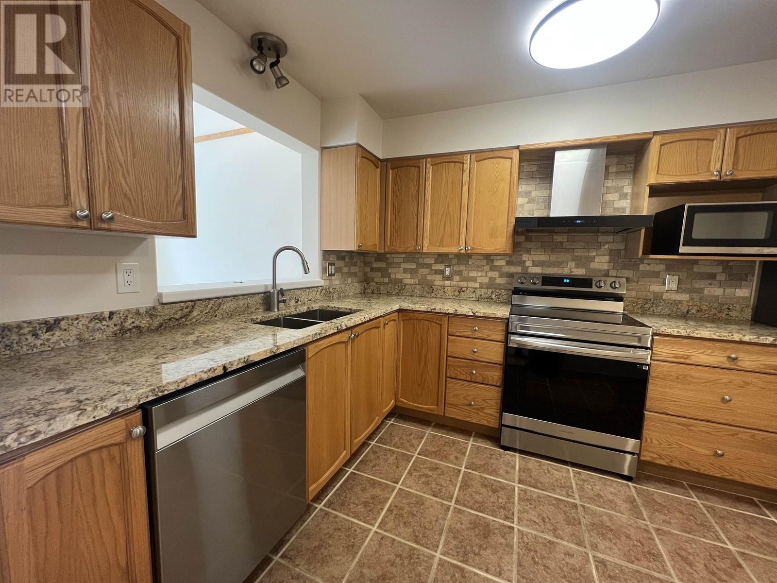 305 1468 Pemberton Avenue, Squamish, British Columbia  V8B 0K2 - Photo 7 - R3007398
