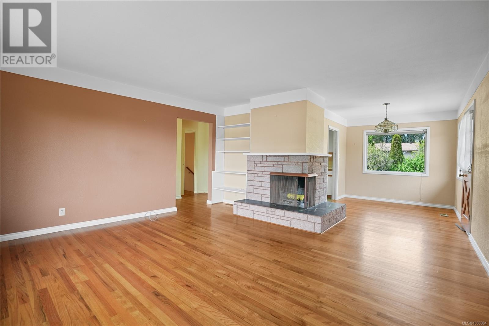 992 Ambassador Ave, Saanich, British Columbia  V8X 3N2 - Photo 3 - 1000884
