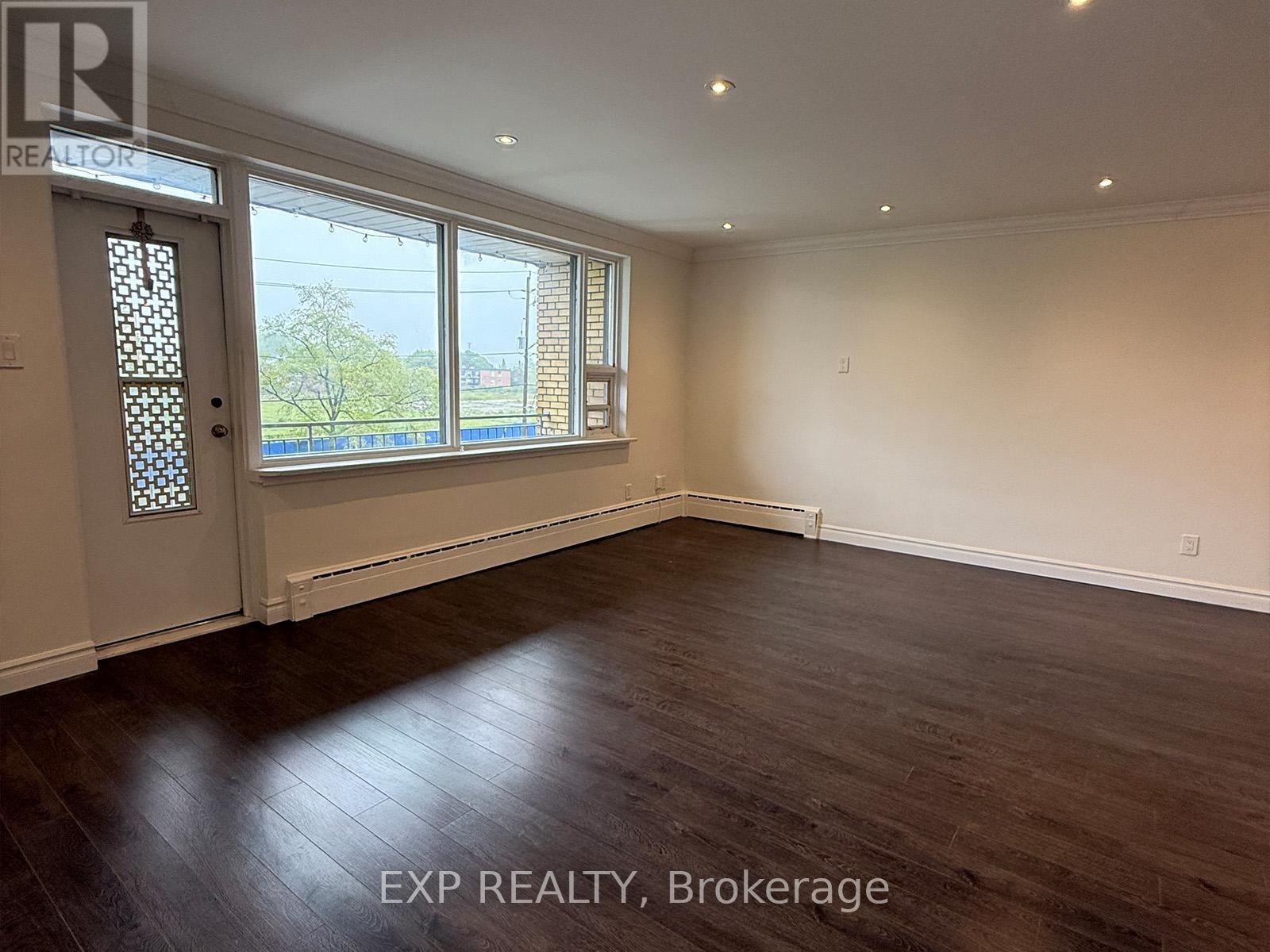 3 - 250 Wilmington Avenue, Toronto, Ontario  M3H 5K3 - Photo 3 - C12176816