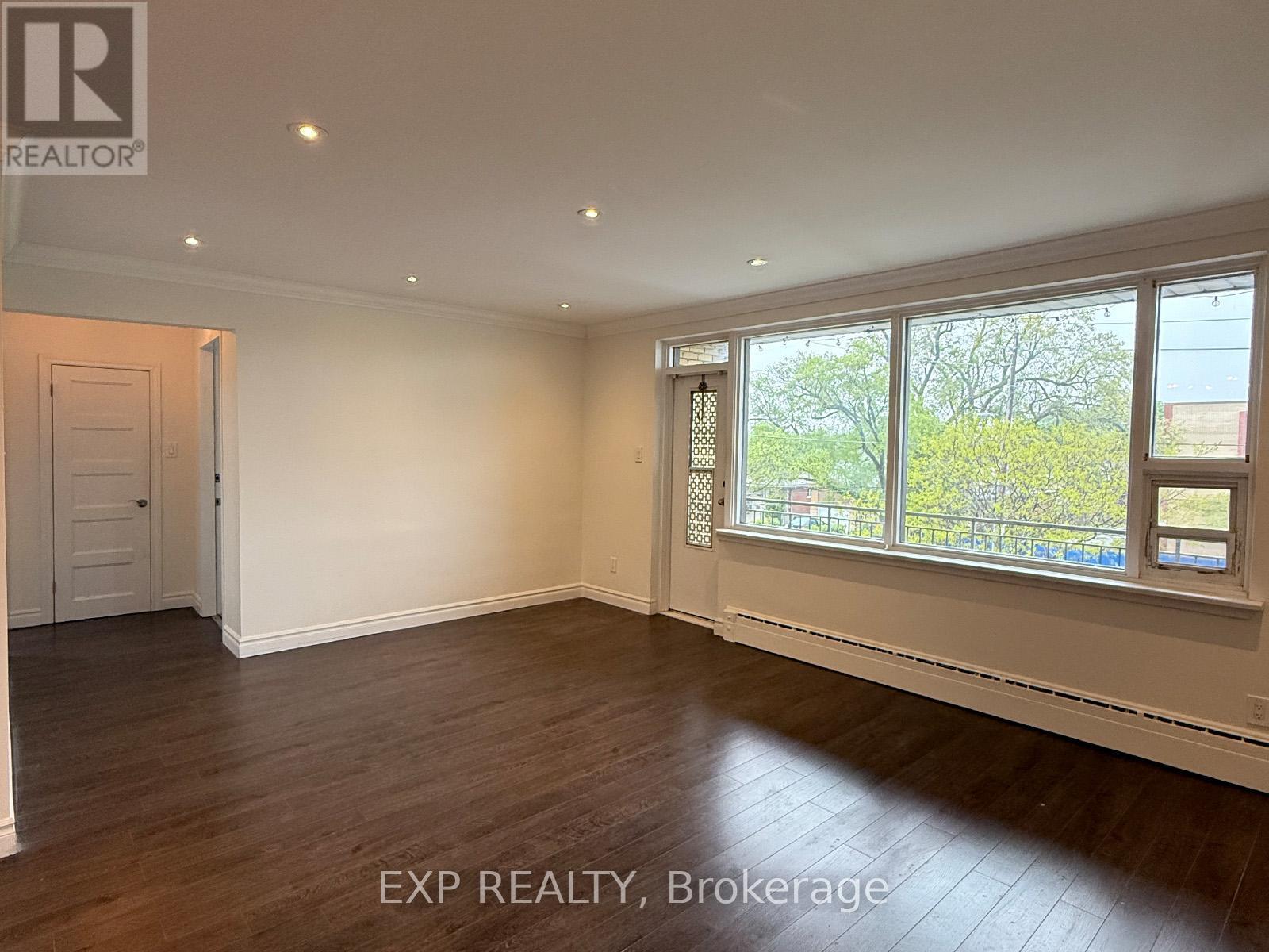 3 - 250 Wilmington Avenue, Toronto, Ontario  M3H 5K3 - Photo 5 - C12176816