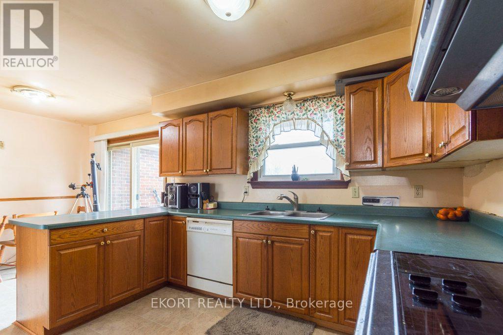 618 Ashley Street, Belleville, Ontario K0K 2B0 - Photo 10 - X12176892