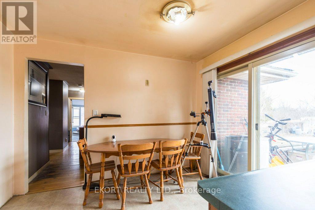 618 Ashley Street, Belleville, Ontario K0K 2B0 - Photo 9 - X12176892