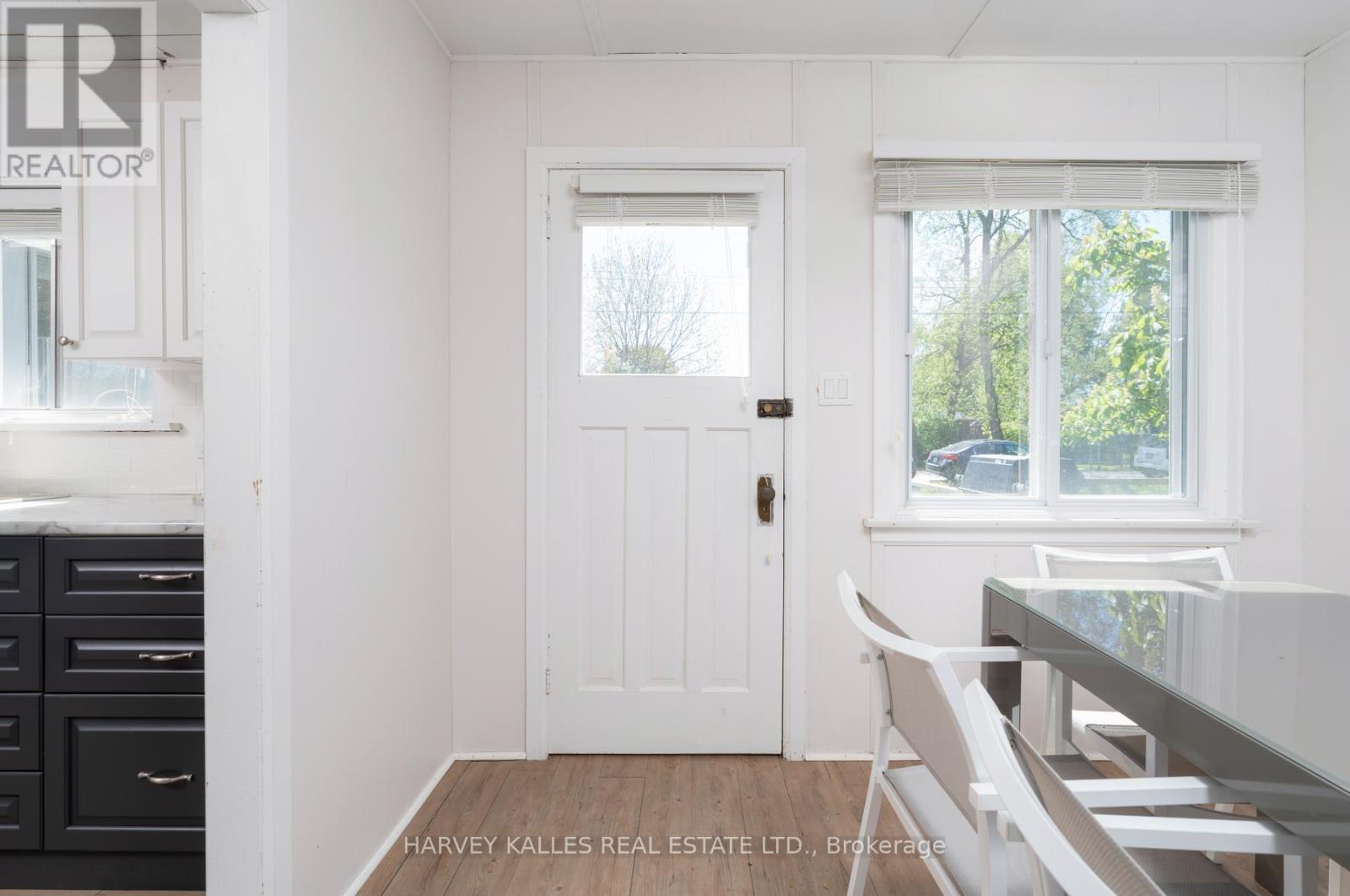 900 Goldie Street, Innisfil, Ontario  L0L 1C0 - Photo 8 - N12176722