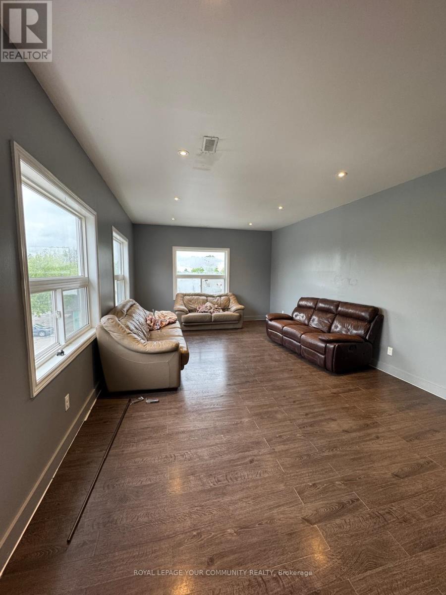 3 - 10149 Yonge Street, Richmond Hill (Crosby), Ontario  L4C 1T5 - Photo 5 - N12176733