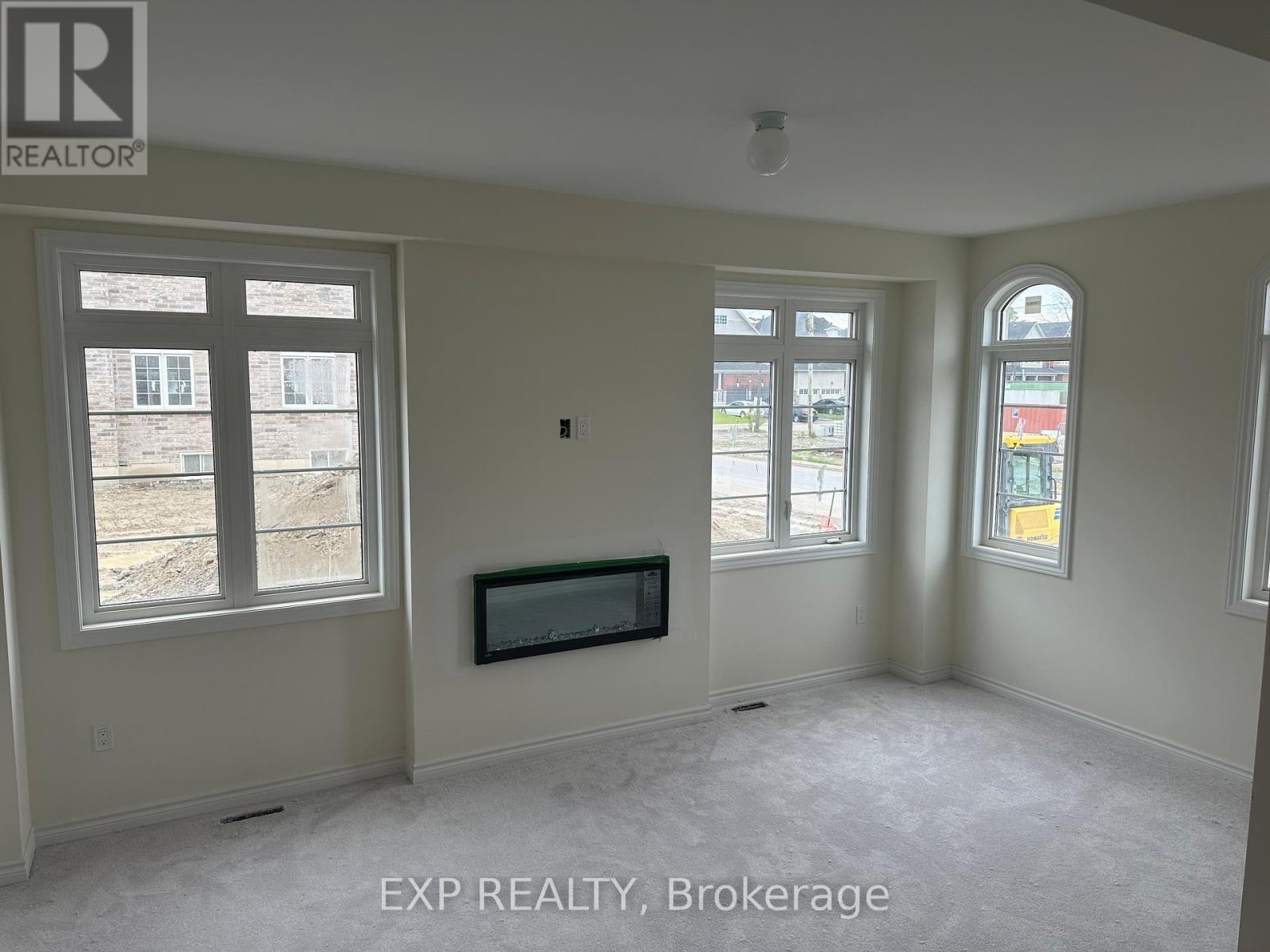 1 Wayne Allison Drive, Georgina, Ontario  L0E 1R0 - Photo 4 - N12176784