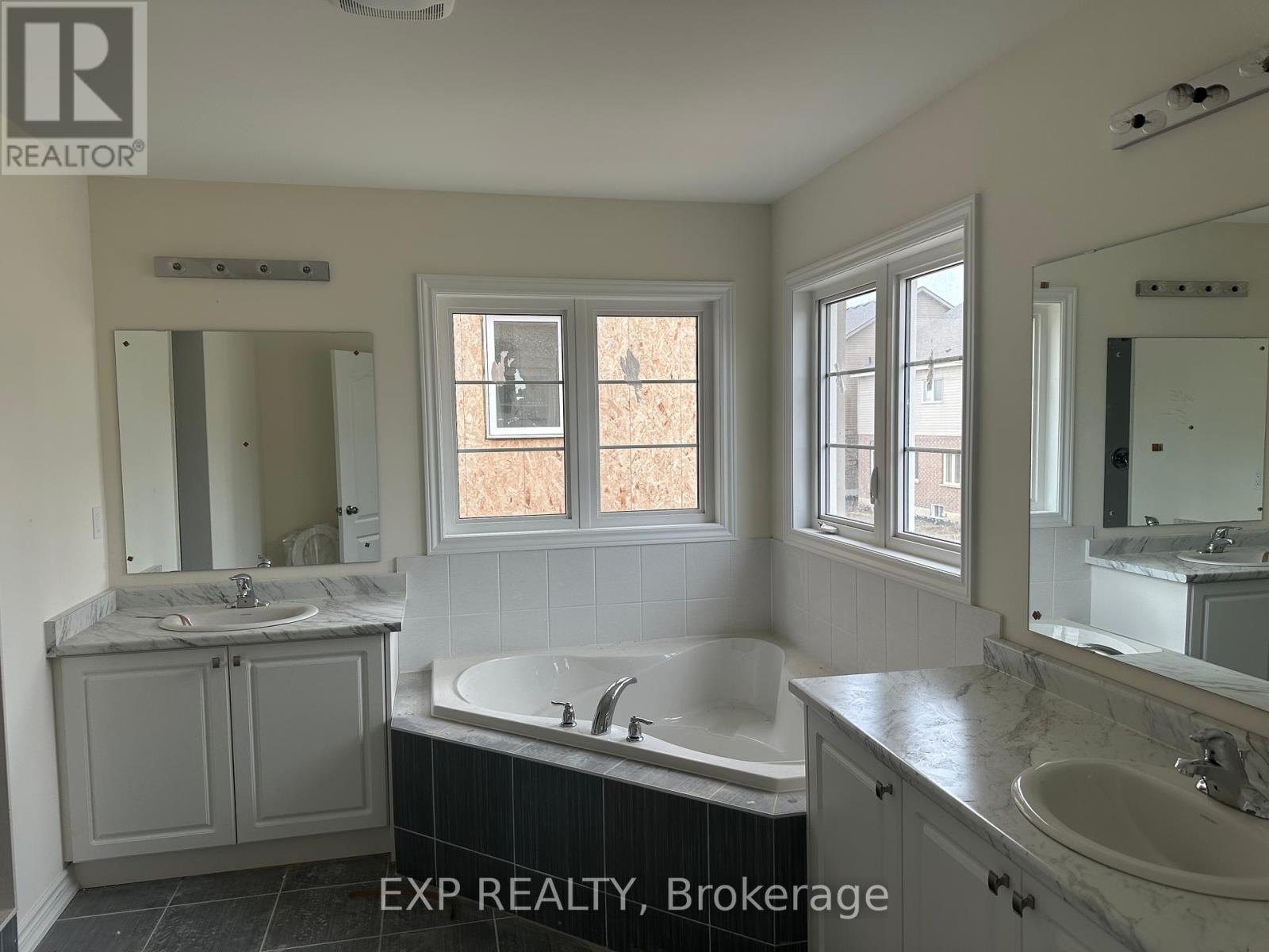 1 Wayne Allison Drive, Georgina, Ontario  L0E 1R0 - Photo 9 - N12176784