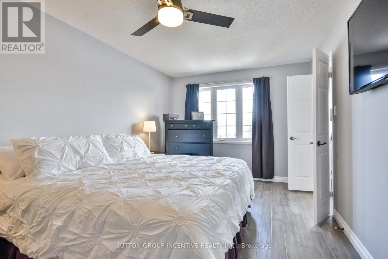 53 Taylor Drive, Barrie, Ontario  L4N 8K6 - Photo 16 - S12176747