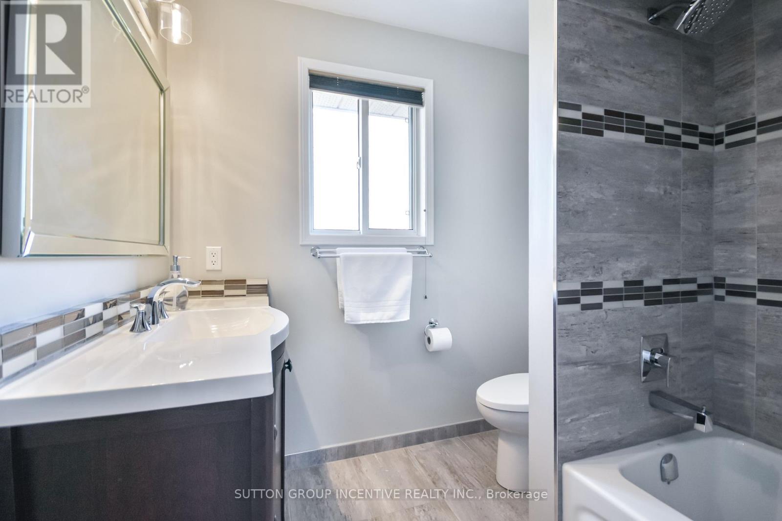 53 Taylor Drive, Barrie, Ontario  L4N 8K6 - Photo 24 - S12176747