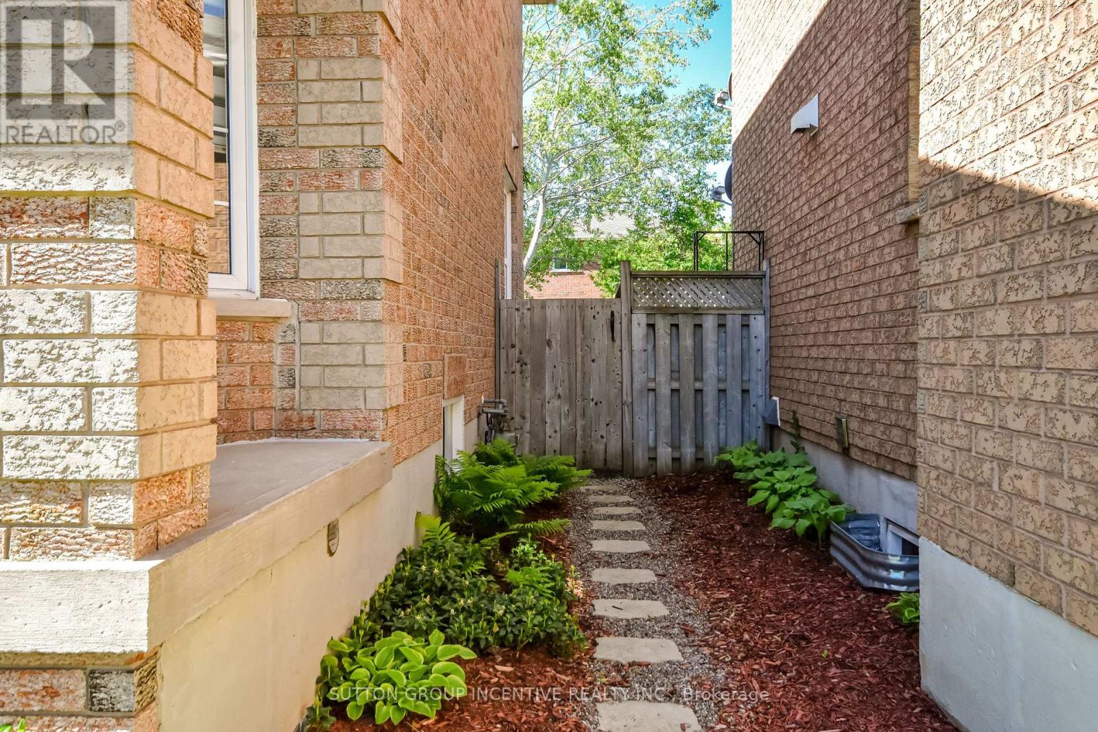 53 Taylor Drive, Barrie, Ontario  L4N 8K6 - Photo 3 - S12176747