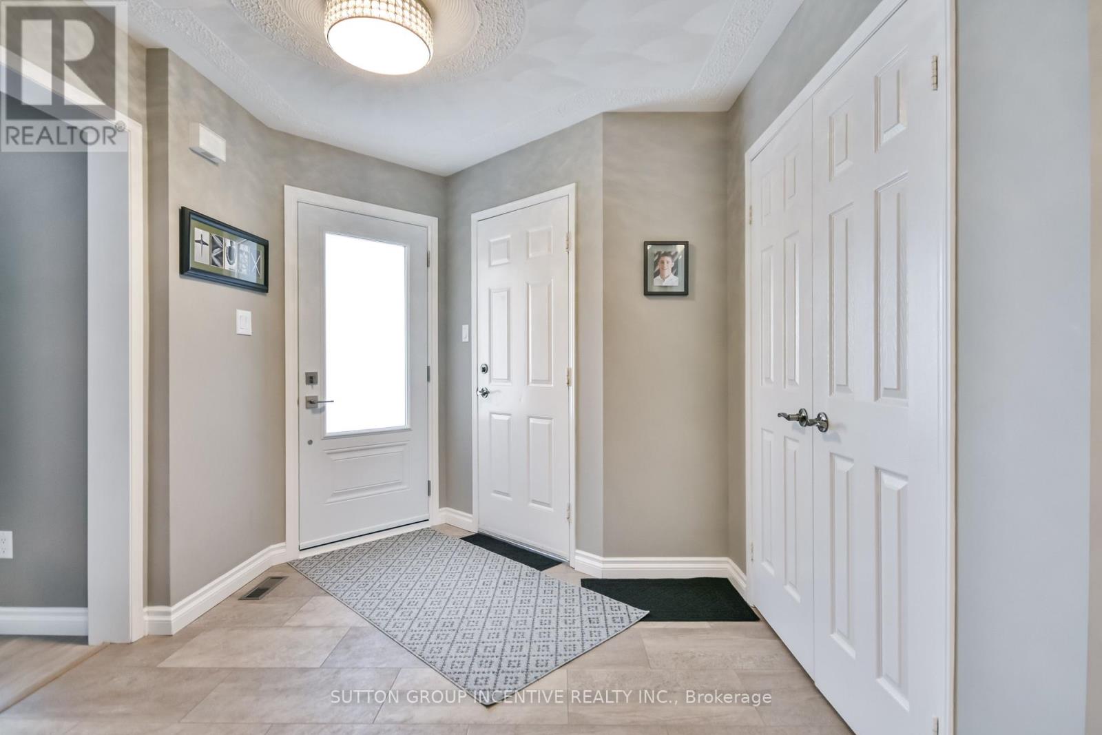 53 Taylor Drive, Barrie, Ontario  L4N 8K6 - Photo 5 - S12176747