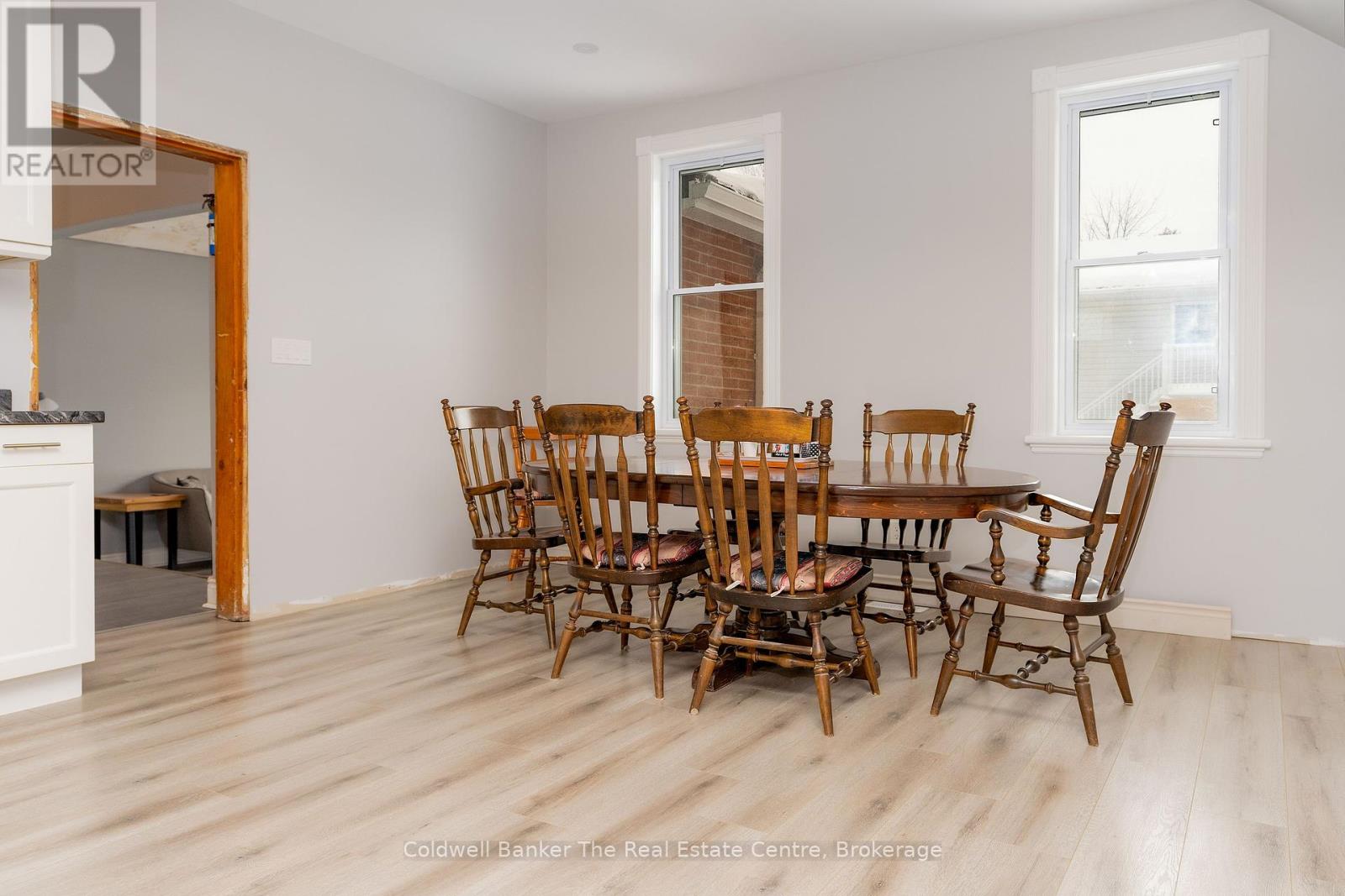 24 Elizabeth Street W, Clearview, Ontario  L0M 1G0 - Photo 8 - S12096248
