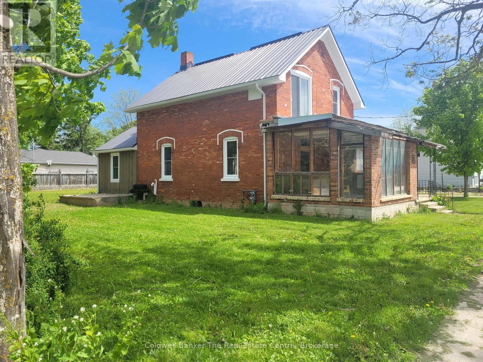 24 Elizabeth Street W, Clearview, Ontario  L0M 1G0 - Photo 5 - S12096248