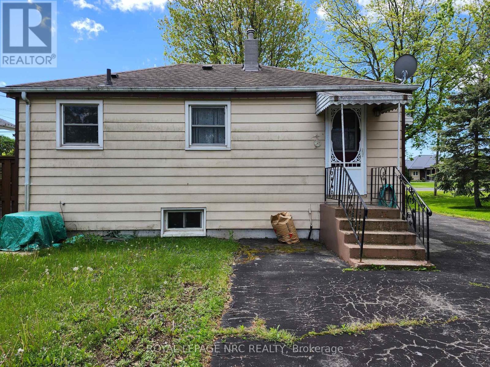 Property at 1384 KILLALY STREET E image 4