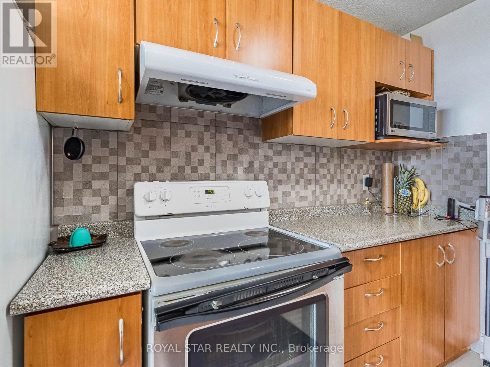 1610 - 25 Kensington Road, Brampton, Ontario  L6T 3W8 - Photo 19 - W12176732