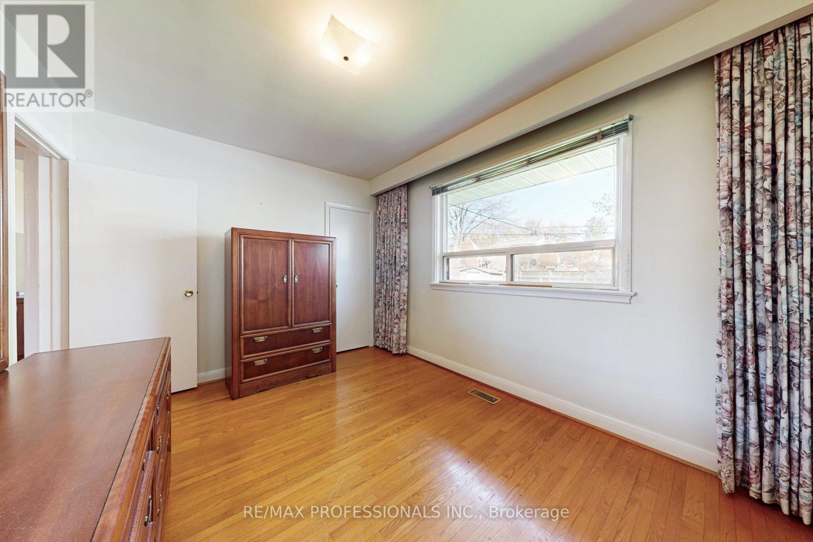 26 Crane Avenue, Toronto (Humber Heights), Ontario  M9P 1V2 - Photo 26 - W12176765