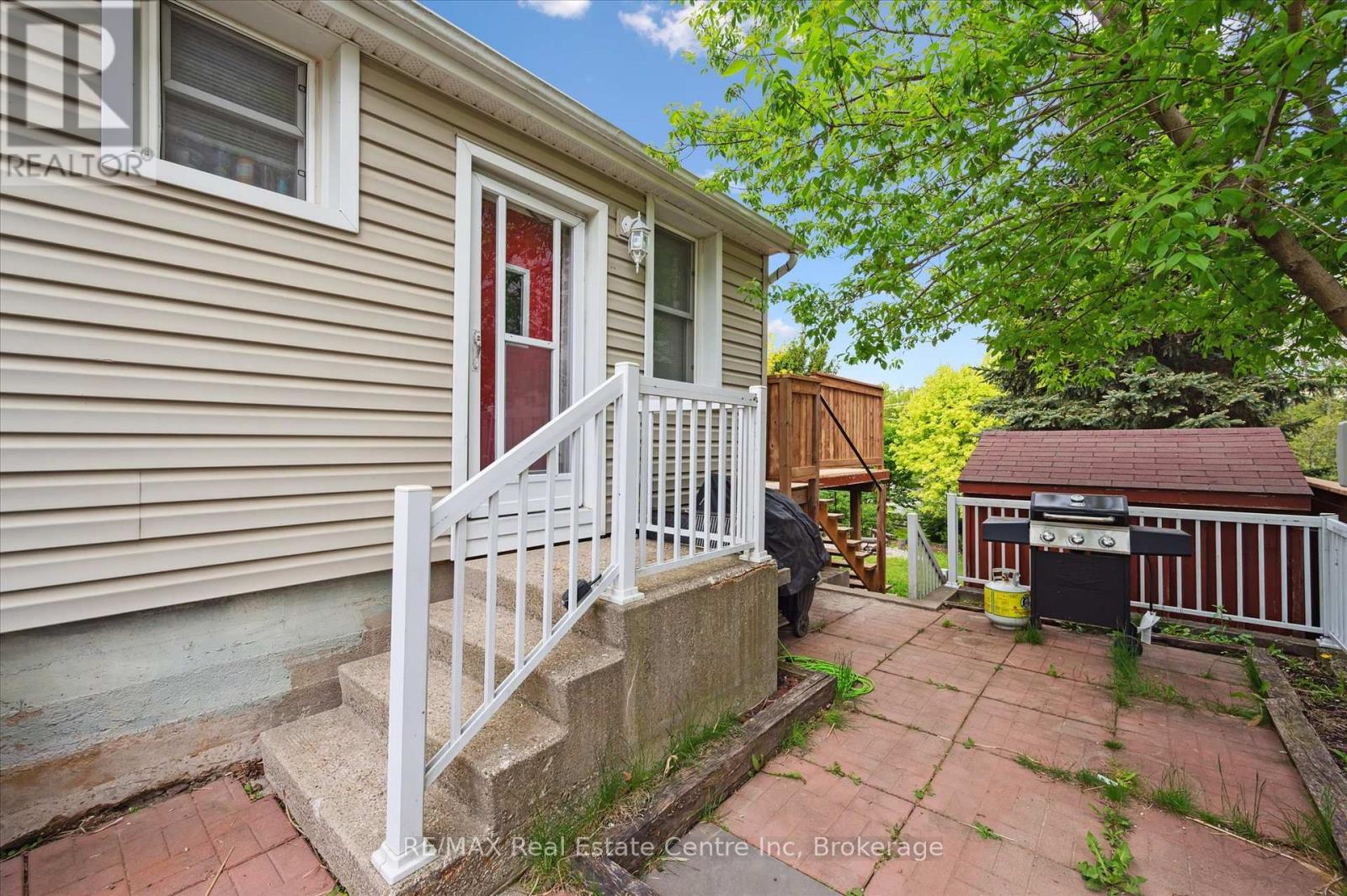 Property at 14 RIVERSIDE DRIVE W image 3