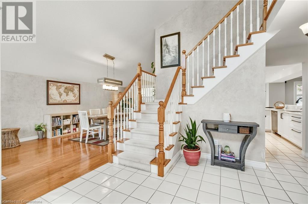 Property at 205 PORTAGE Lane image 5