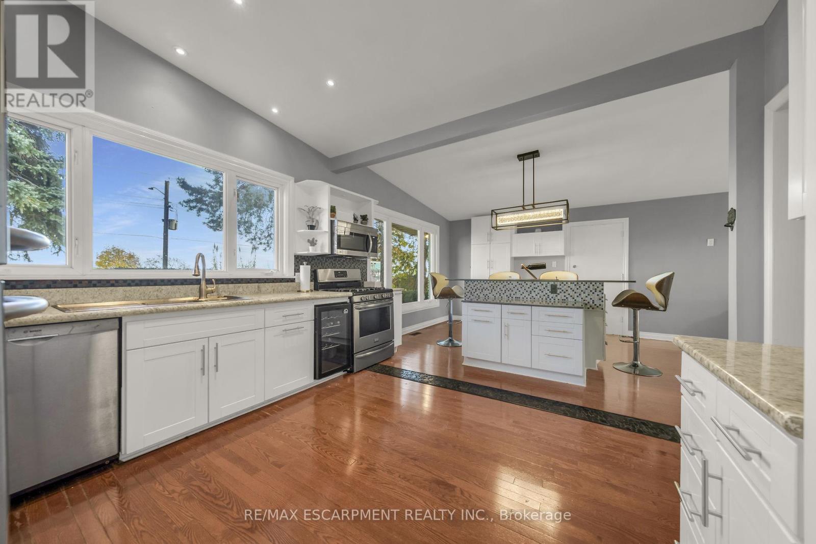 418 Mountain Brow Boulevard, Hamilton, Ontario  L8T 1A7 - Photo 17 - X12145823