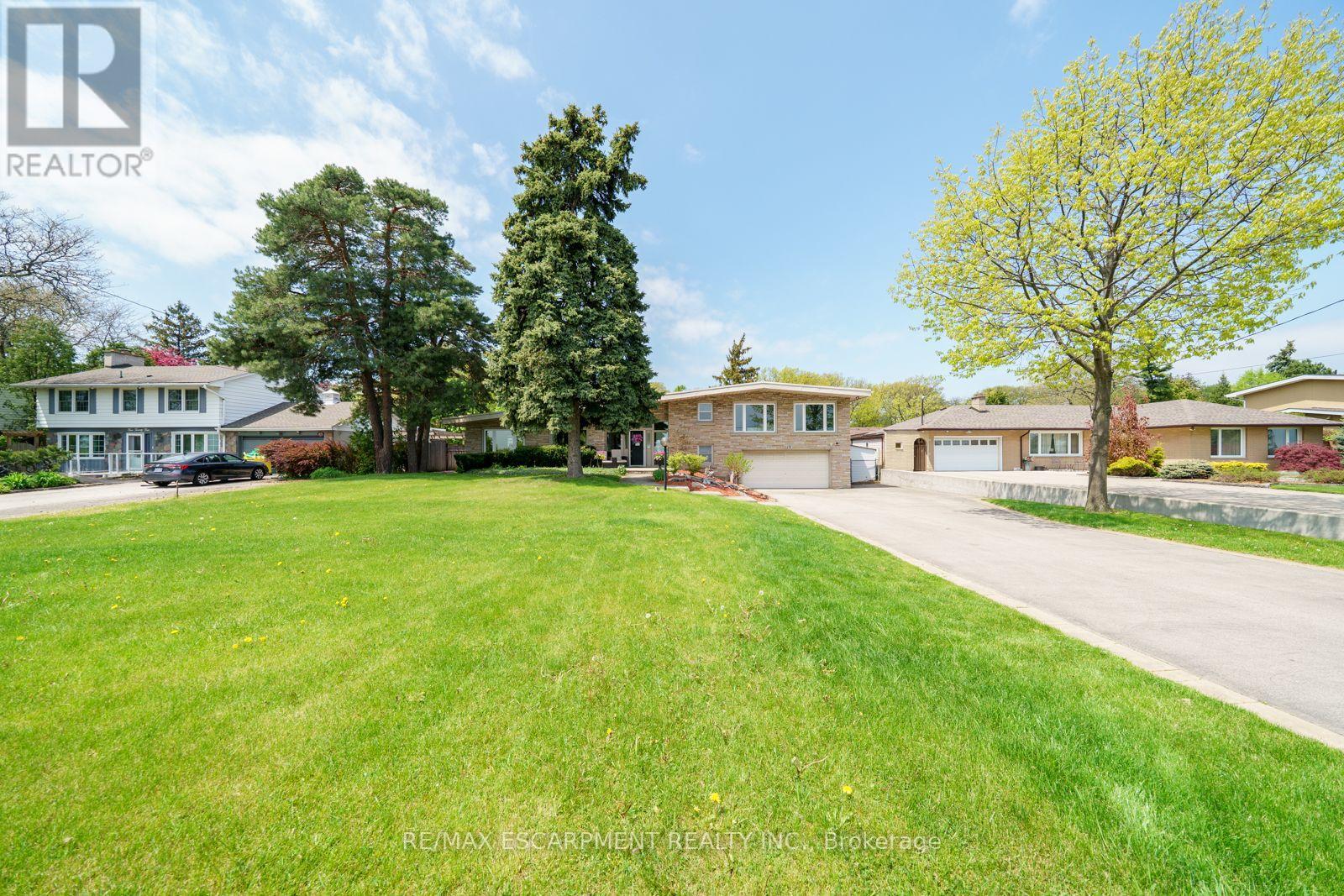 418 Mountain Brow Boulevard, Hamilton, Ontario  L8T 1A7 - Photo 1 - X12145823