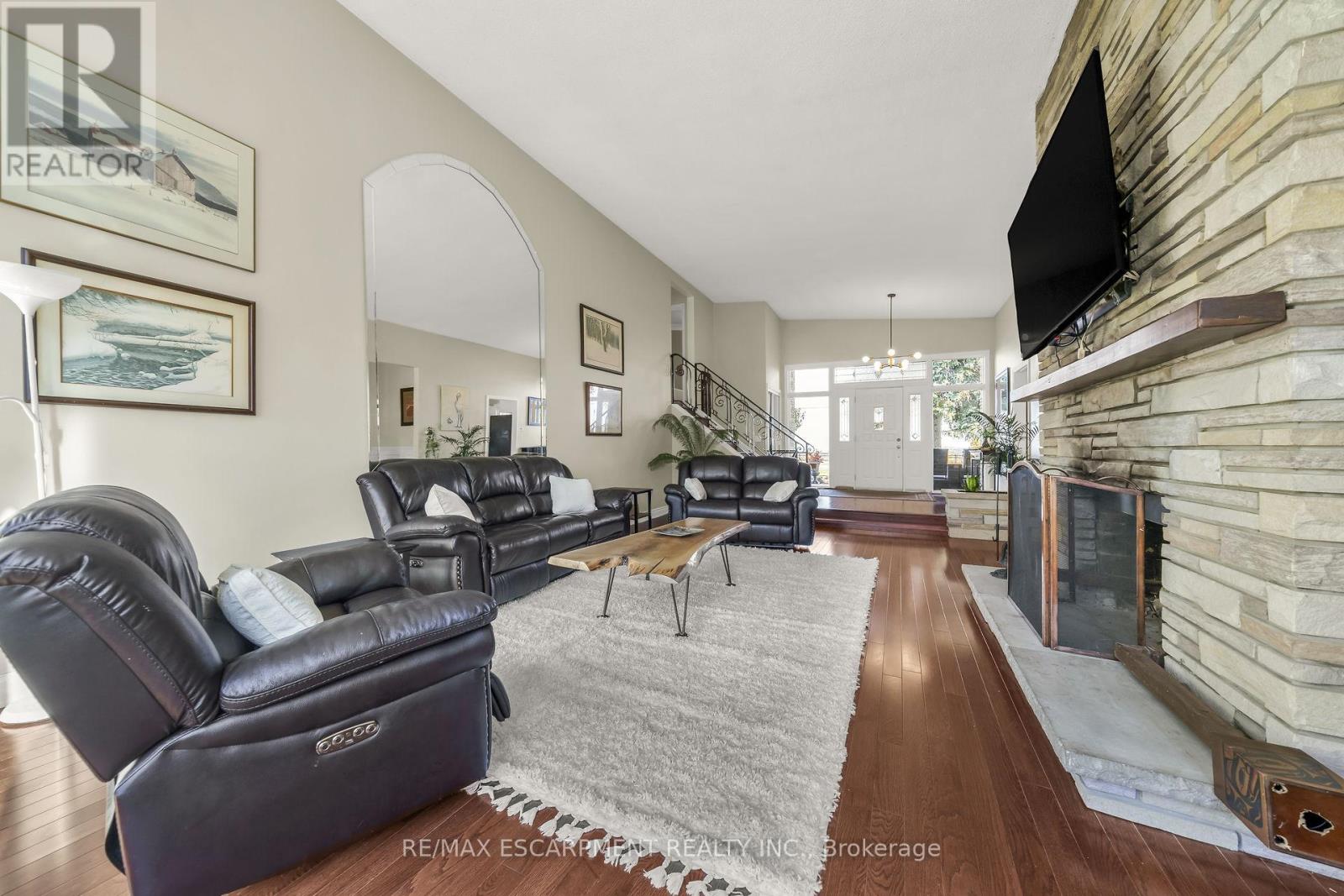 418 Mountain Brow Boulevard, Hamilton, Ontario  L8T 1A7 - Photo 9 - X12145823