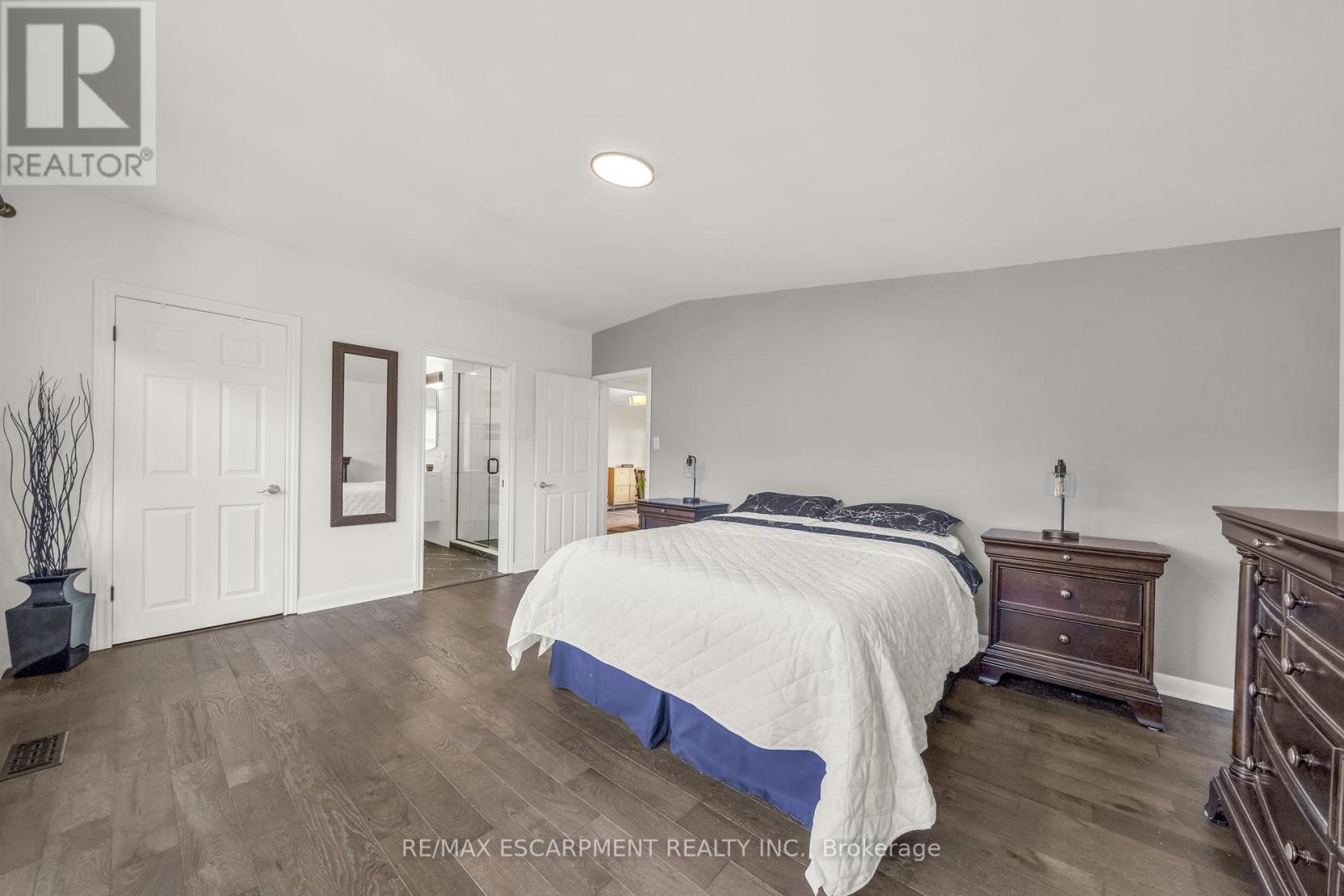 418 Mountain Brow Boulevard, Hamilton, Ontario  L8T 1A7 - Photo 24 - X12145823