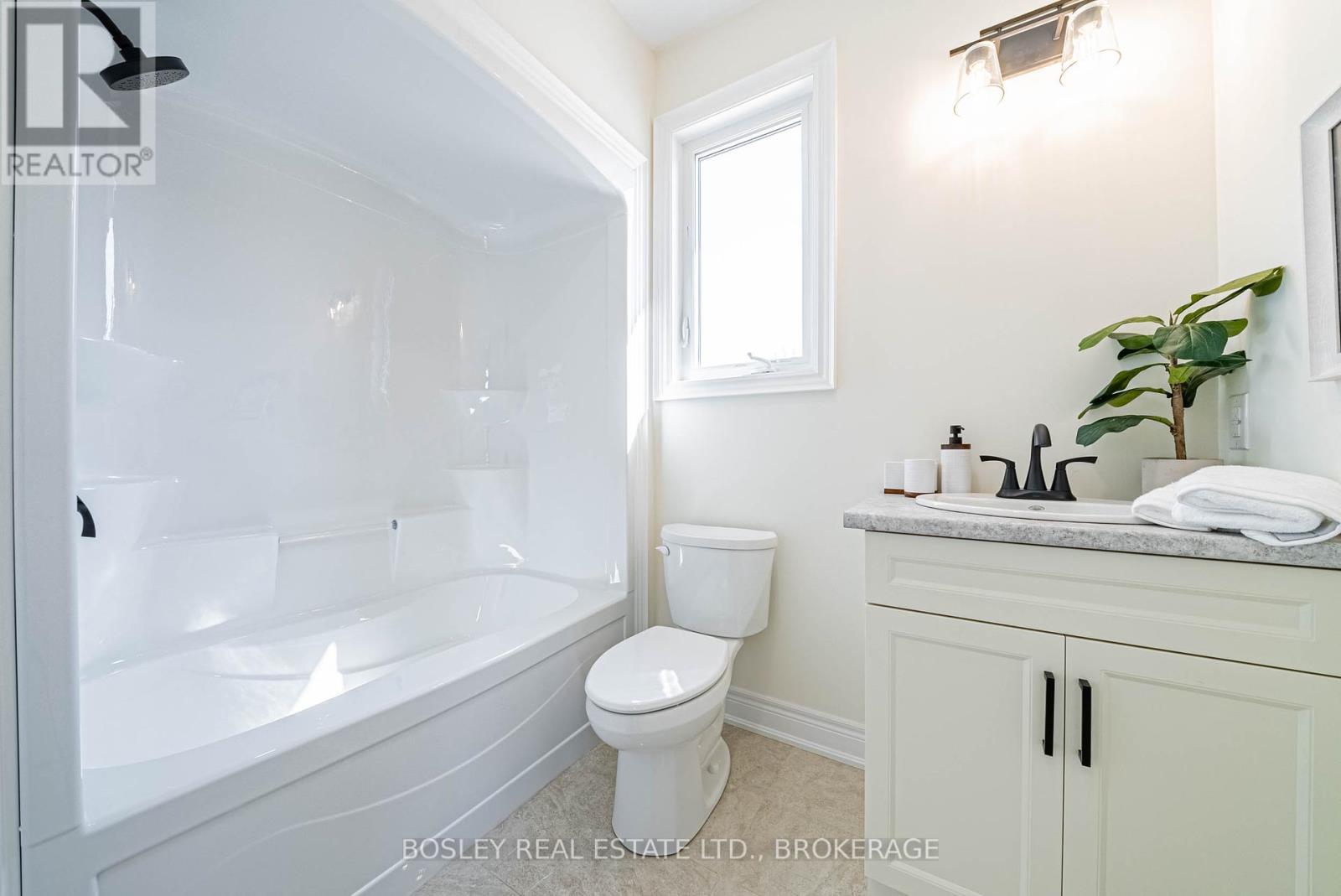 516 Royal Ridge Drive, Fort Erie, Ontario  L0S 1N0 - Photo 23 - X12146490