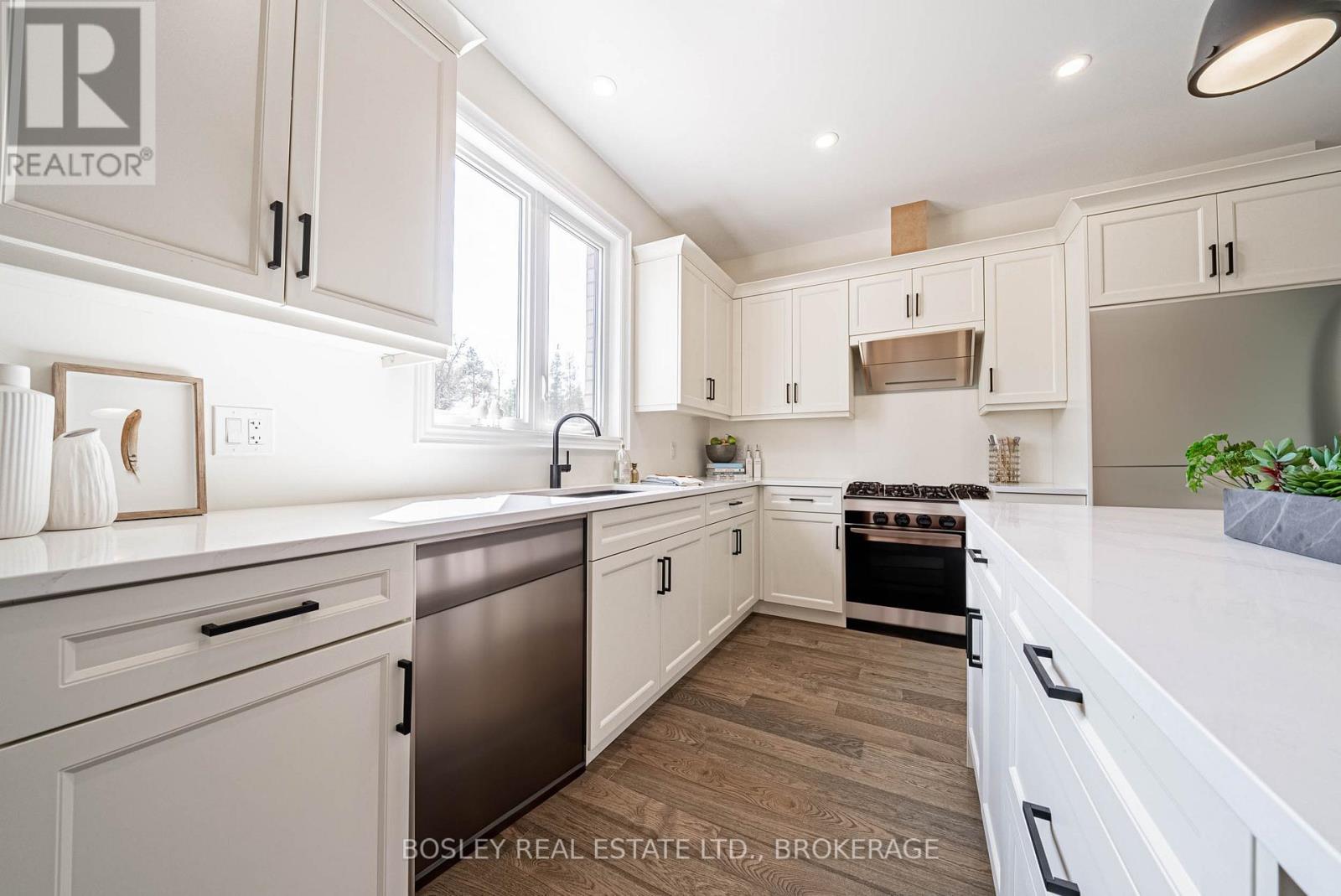 512 Royal Ridge Drive, Fort Erie, Ontario  L0S 1N0 - Photo 10 - X12154202