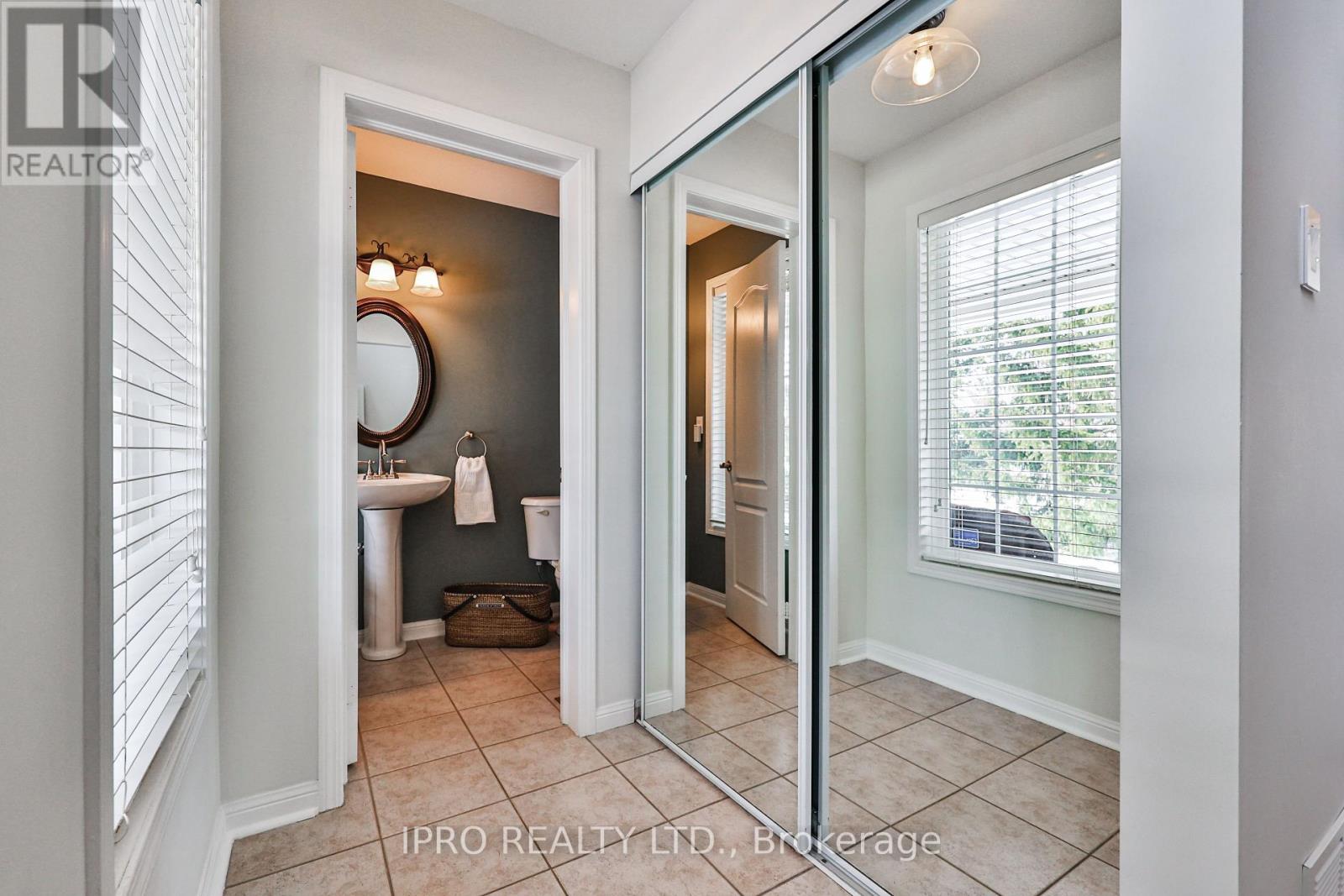 2384 Proudfoot Trail, Oakville, Ontario  L6M 3Y1 - Photo 8 - W12161246