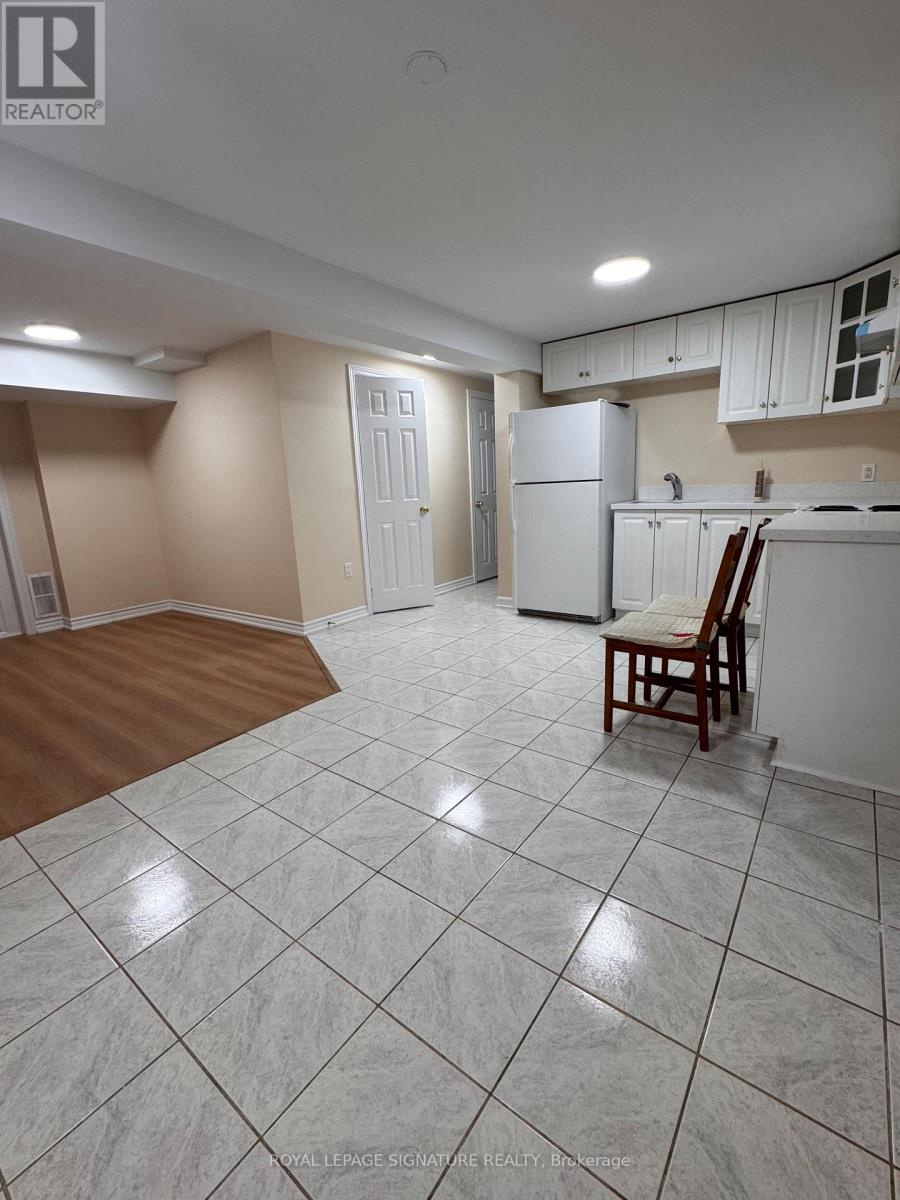 Lower - 1030 Kent Avenue, Oakville, Ontario  L6H 1Z6 - Photo 5 - W12175332