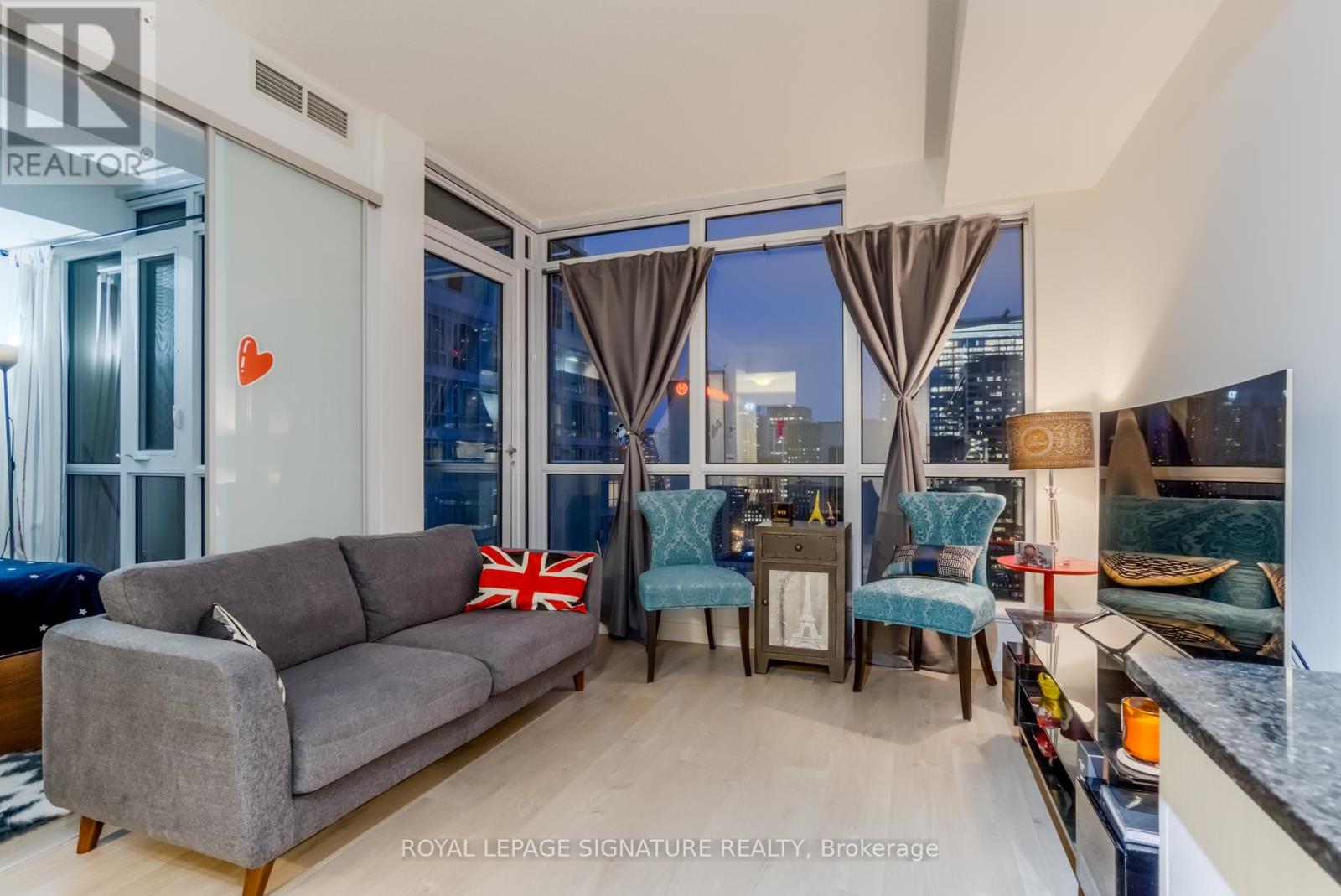 3003 - 30 Nelson Street, Toronto, Ontario  M5V 0H5 - Photo 11 - C12176806