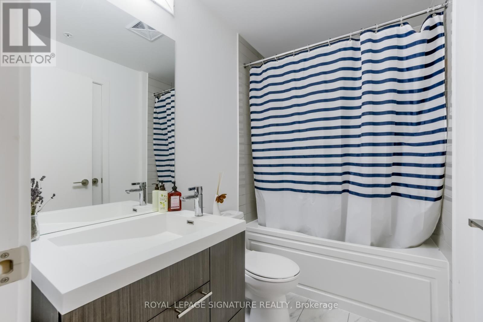3003 - 30 Nelson Street, Toronto, Ontario  M5V 0H5 - Photo 18 - C12176806