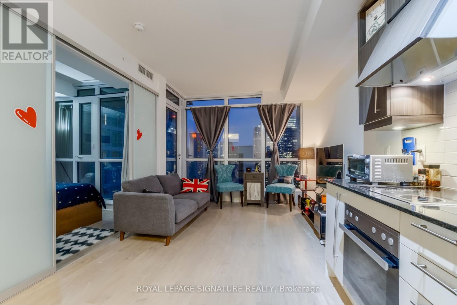 3003 - 30 Nelson Street, Toronto, Ontario  M5V 0H5 - Photo 9 - C12176806