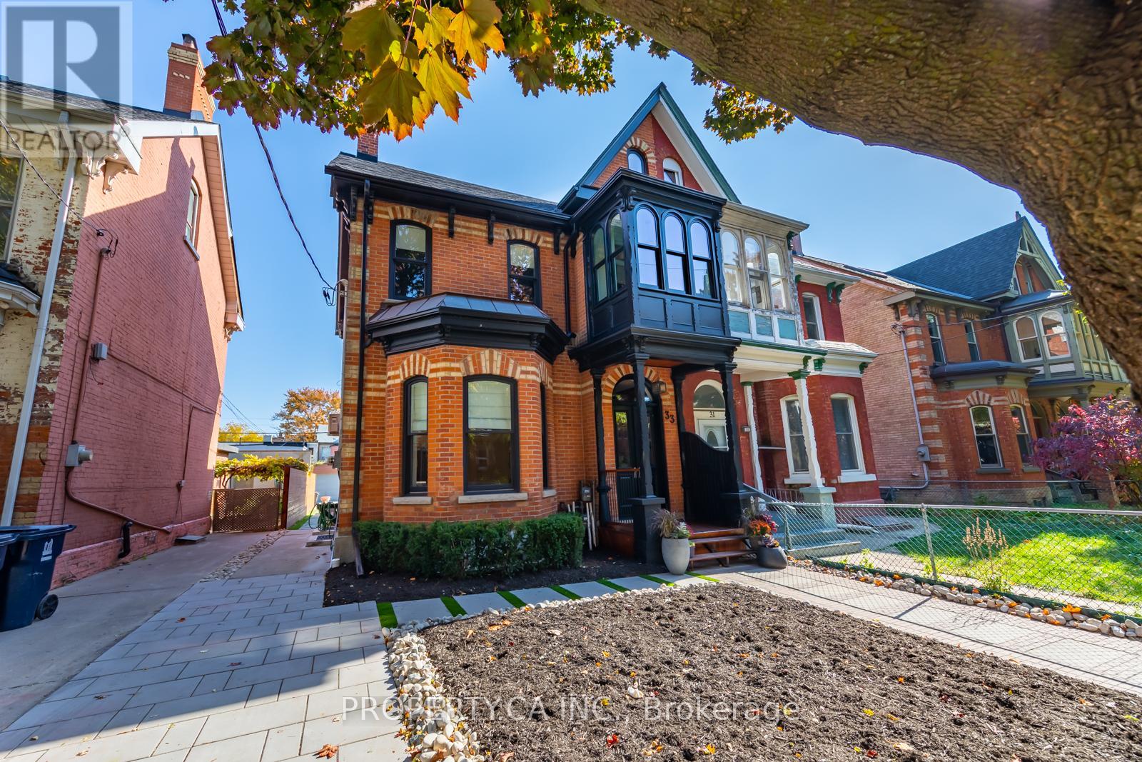Lower - 33 Beaconsfield Avenue, Toronto, Ontario  M6J 3J1 - Photo 1 - C12176818