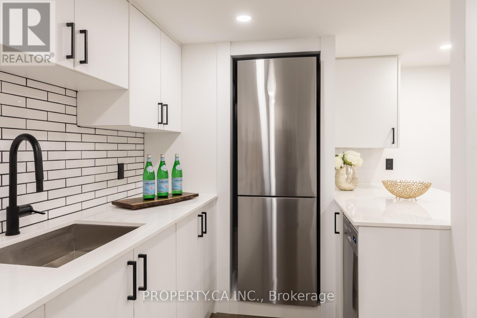 Lower - 33 Beaconsfield Avenue, Toronto, Ontario  M6J 3J1 - Photo 10 - C12176818