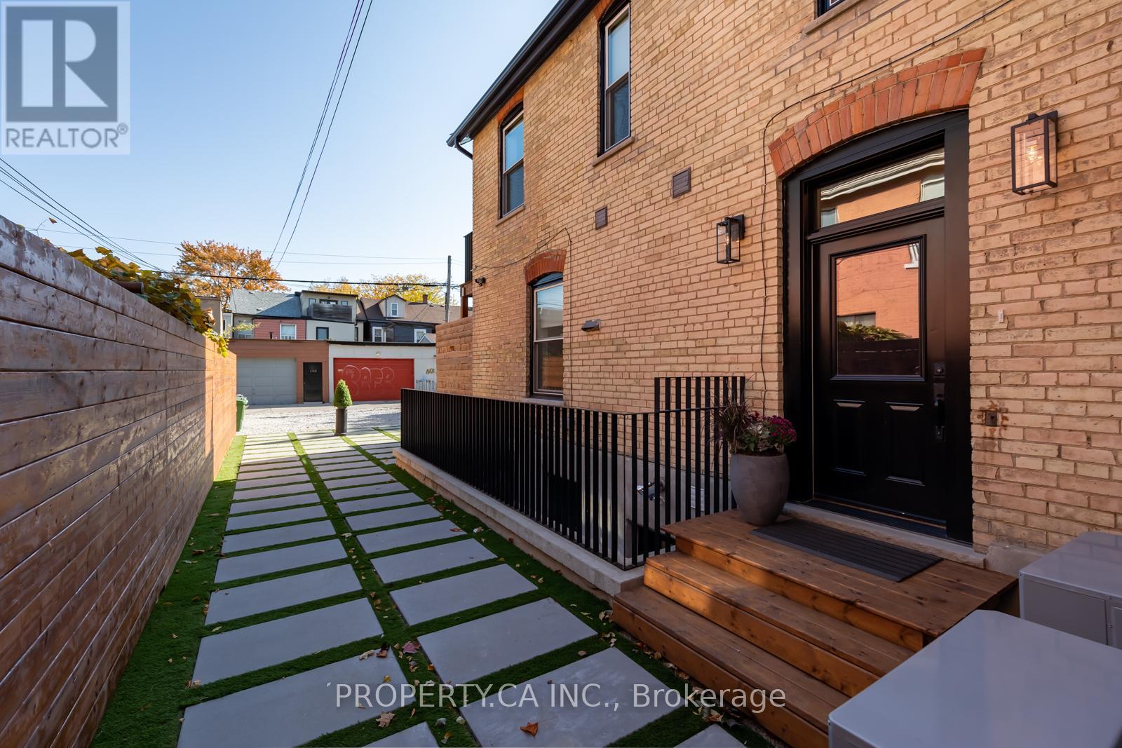 Lower - 33 Beaconsfield Avenue, Toronto, Ontario  M6J 3J1 - Photo 16 - C12176818