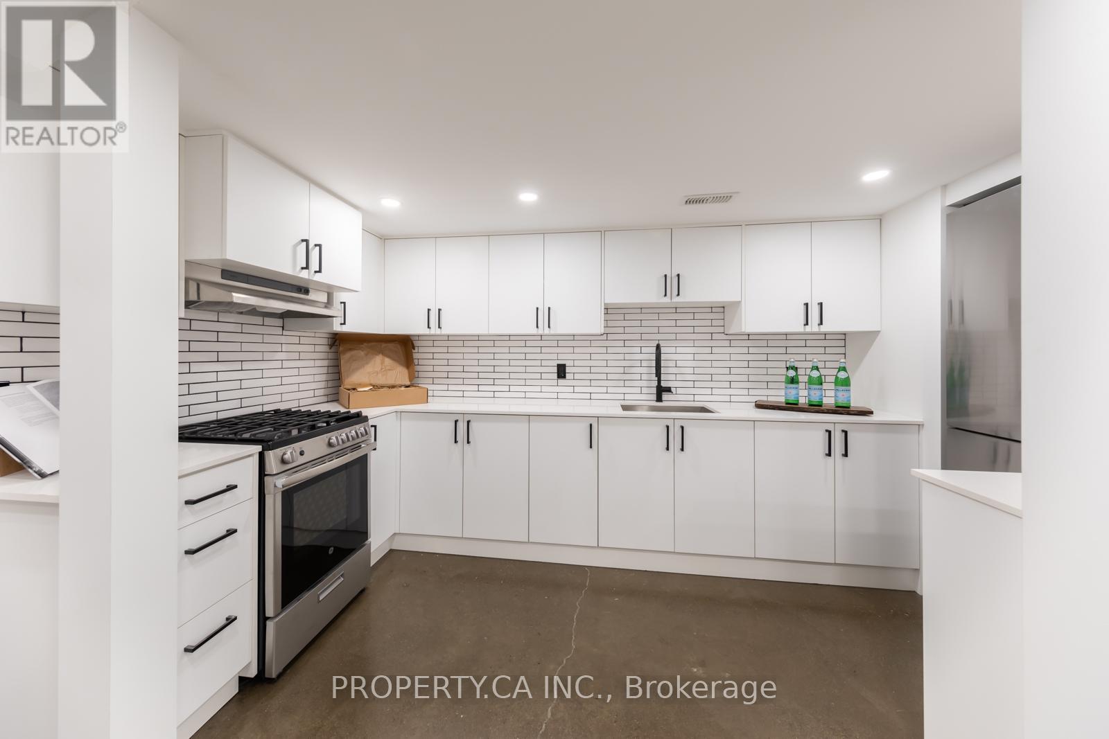 Lower - 33 Beaconsfield Avenue, Toronto, Ontario  M6J 3J1 - Photo 9 - C12176818