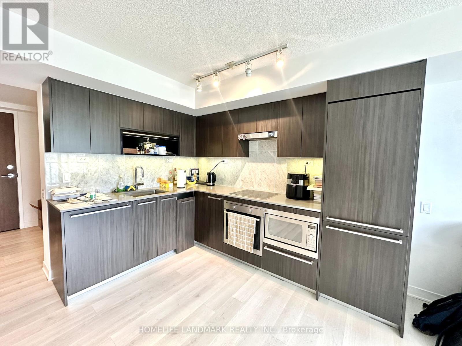 610 - 70 Queens Wharf Road, Toronto, Ontario  M5V 0J2 - Photo 2 - C12176827