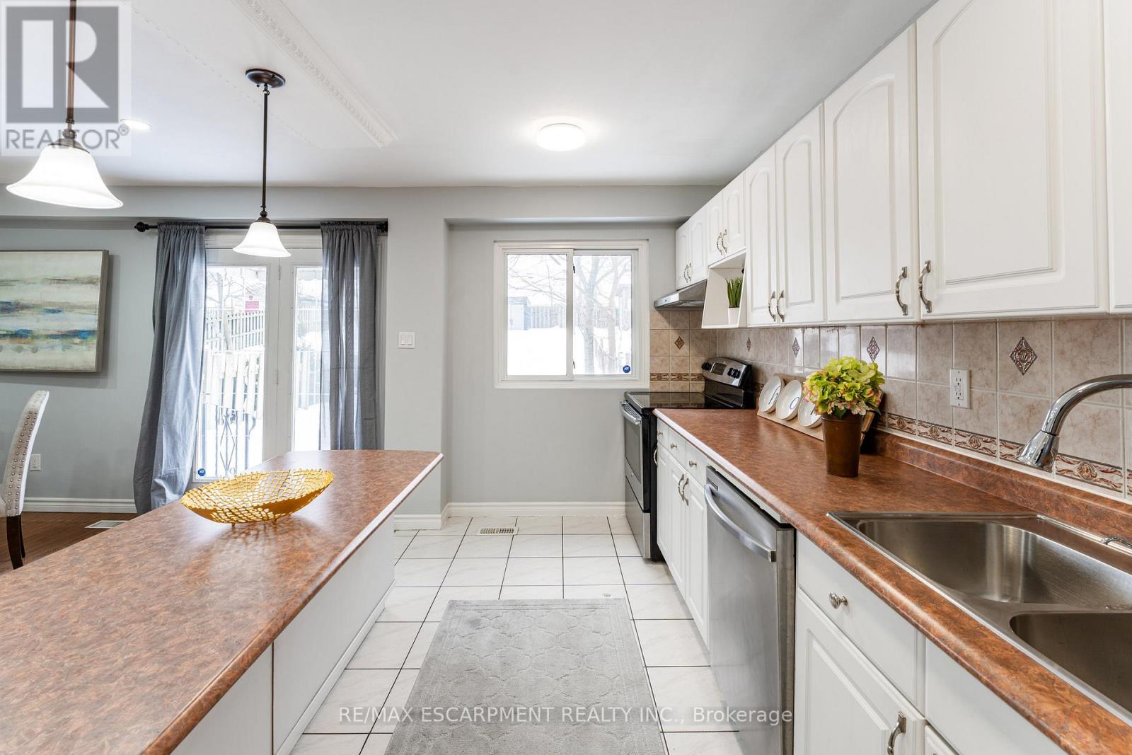 68 Gledhill Crescent, Hamilton, Ontario  L9C 6H4 - Photo 13 - X12090772