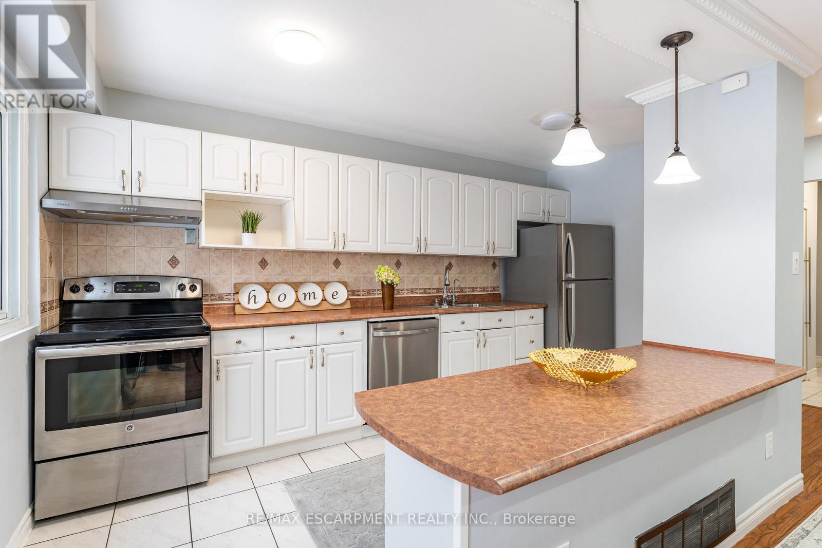 68 Gledhill Crescent, Hamilton, Ontario  L9C 6H4 - Photo 7 - X12090772