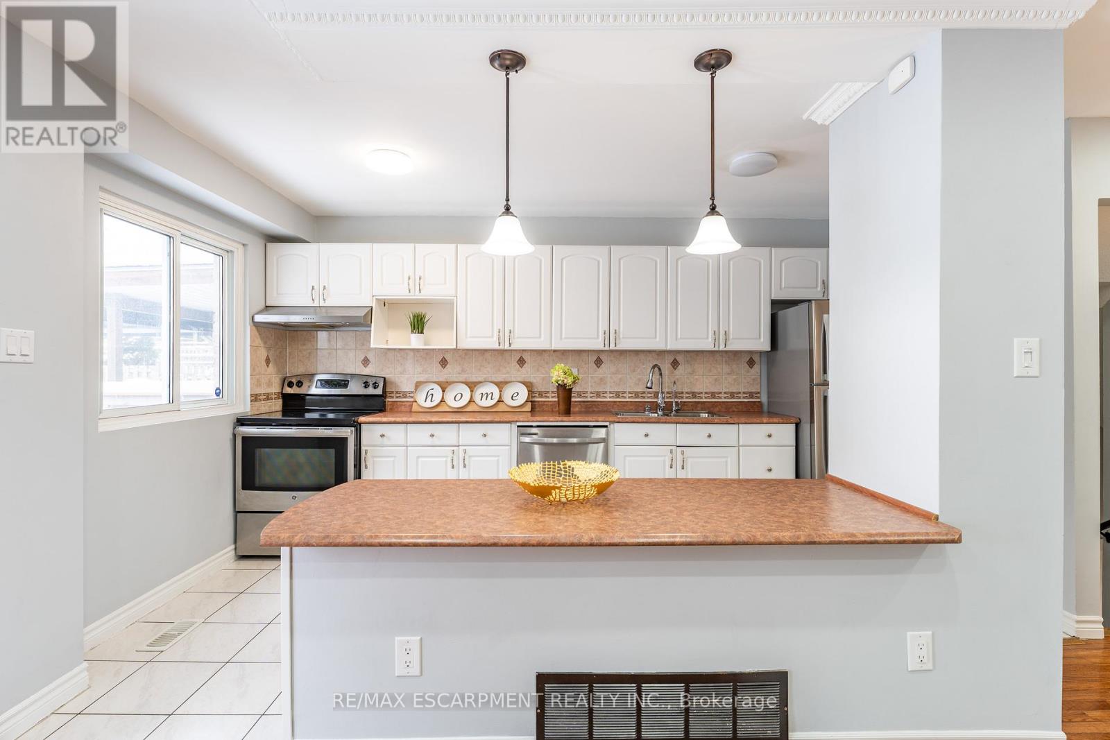 68 Gledhill Crescent, Hamilton, Ontario  L9C 6H4 - Photo 6 - X12090772