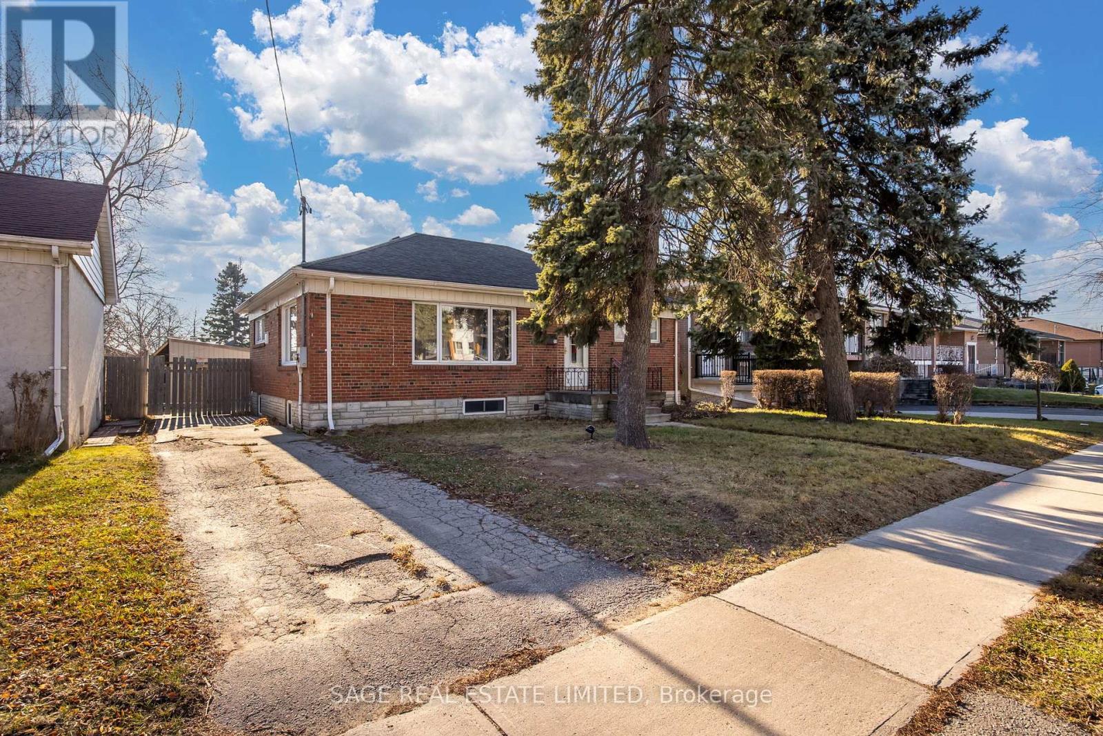 11 Horton Boulevard, Toronto, Ontario  M1J 1K7 - Photo 2 - E12176852