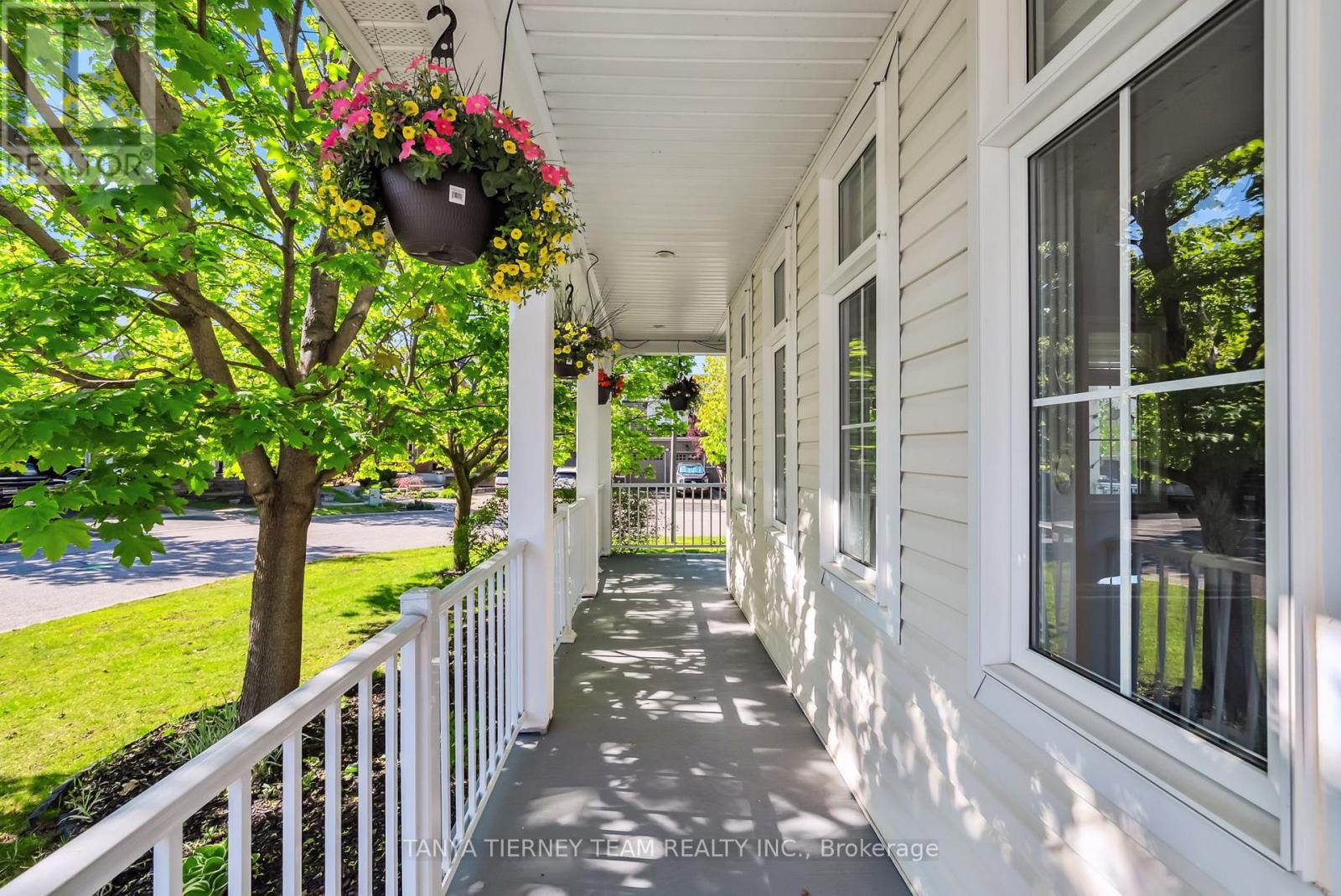 21 Rainbow Crescent, Whitby, Ontario  L1M 2N6 - Photo 4 - E12176949