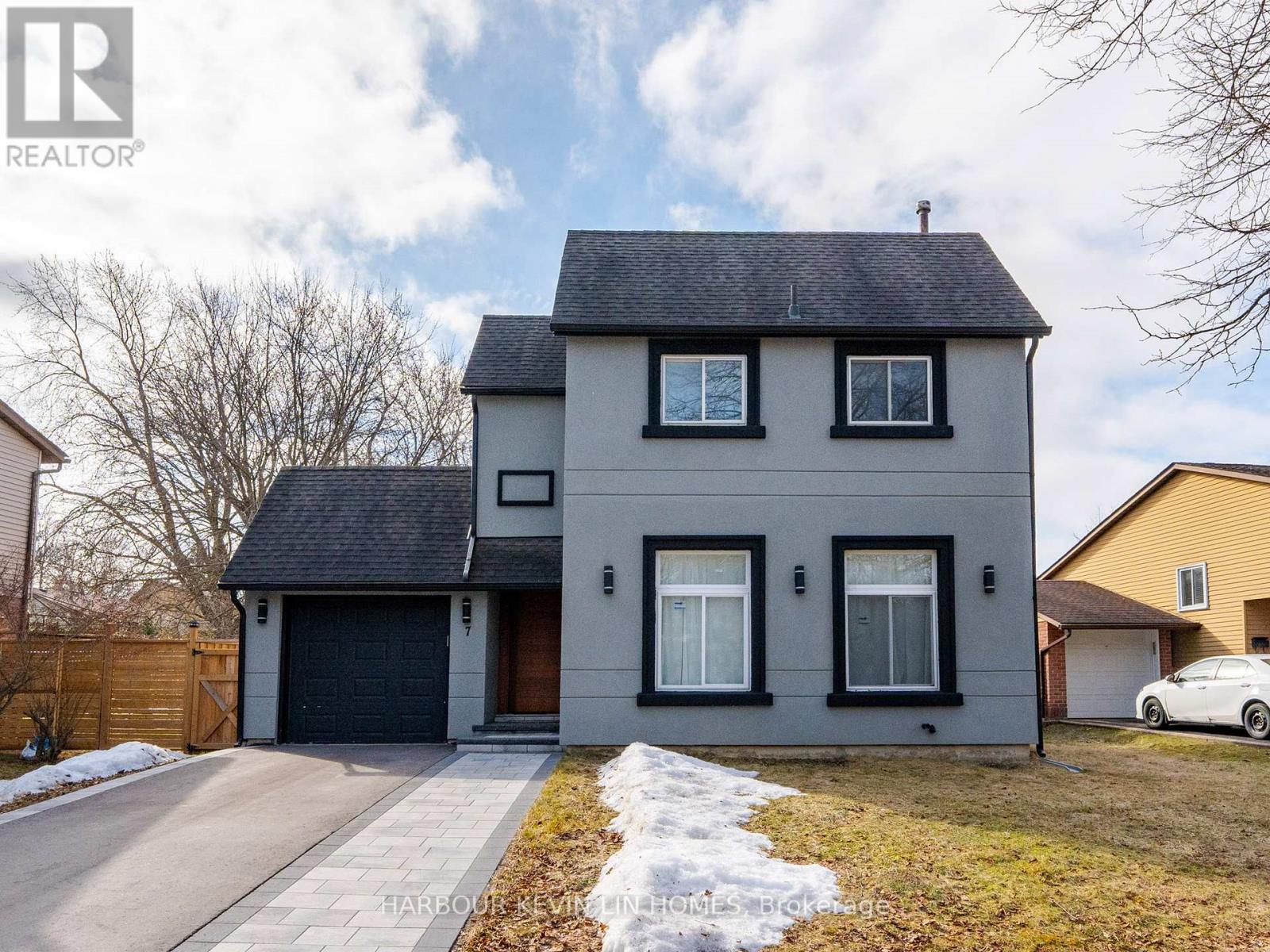 7 COSSAR DRIVE, Aurora, Ontario
