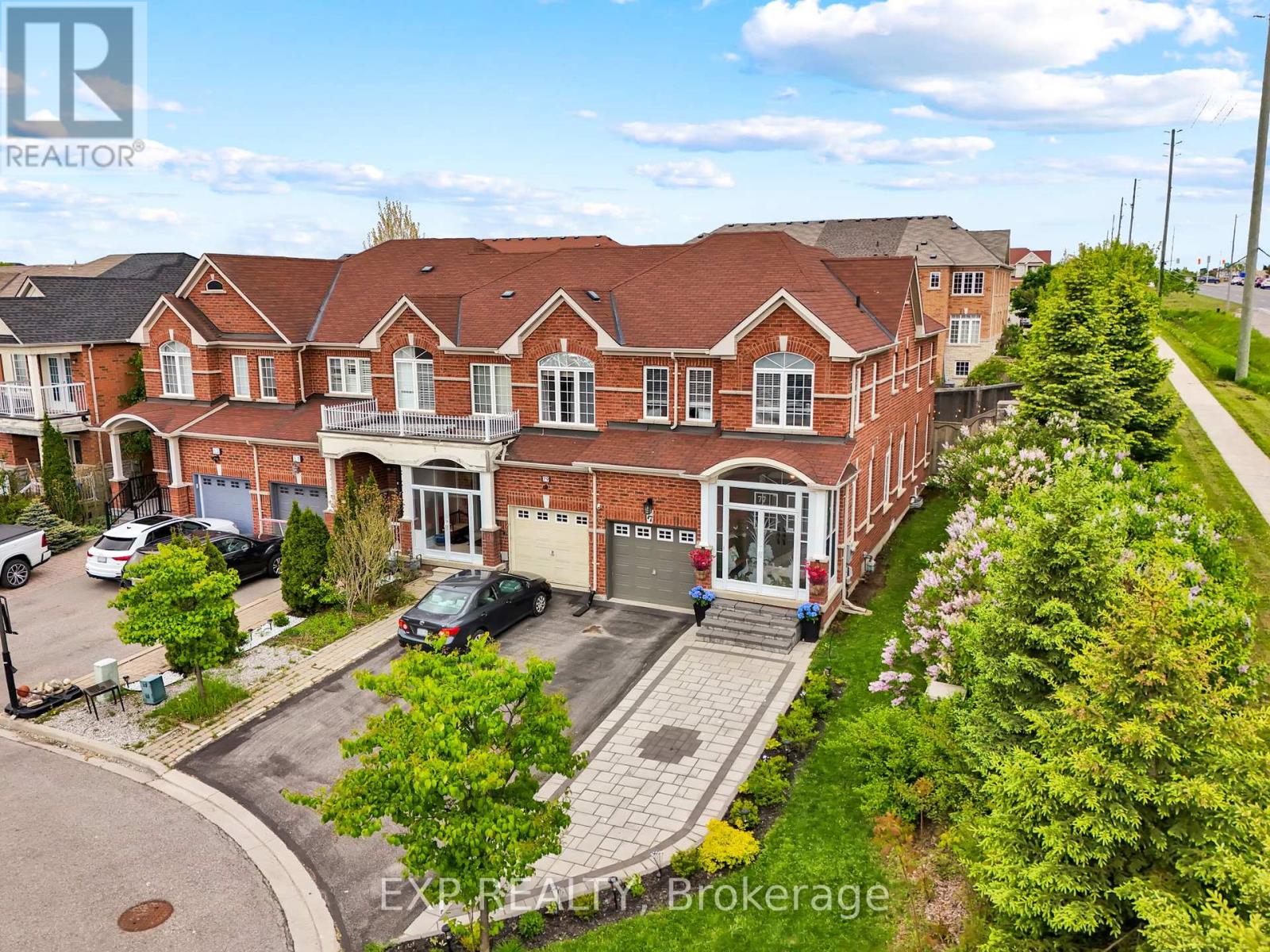 77 Catalpa Crescent, Vaughan, Ontario  L6A 0R6 - Photo 2 - N12176845