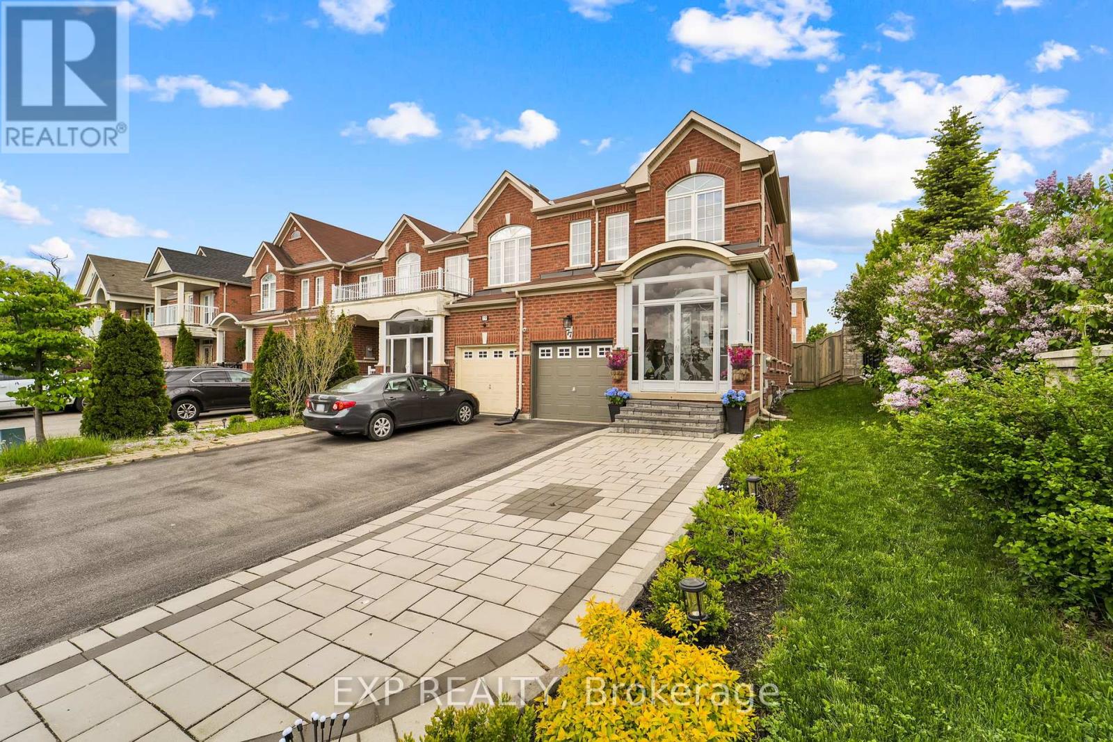 77 Catalpa Crescent, Vaughan, Ontario  L6A 0R6 - Photo 4 - N12176845