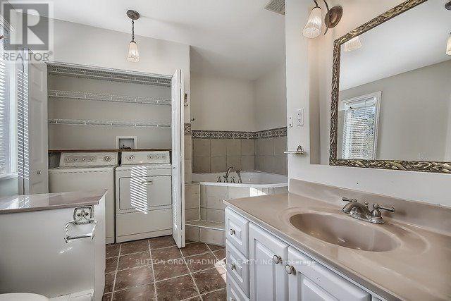 71 Spruce Avenue, Richmond Hill, Ontario  L4C 6V9 - Photo 25 - N12176928