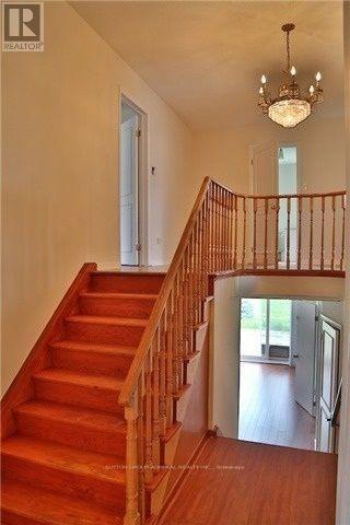 71 Spruce Avenue, Richmond Hill, Ontario  L4C 6V9 - Photo 8 - N12176928