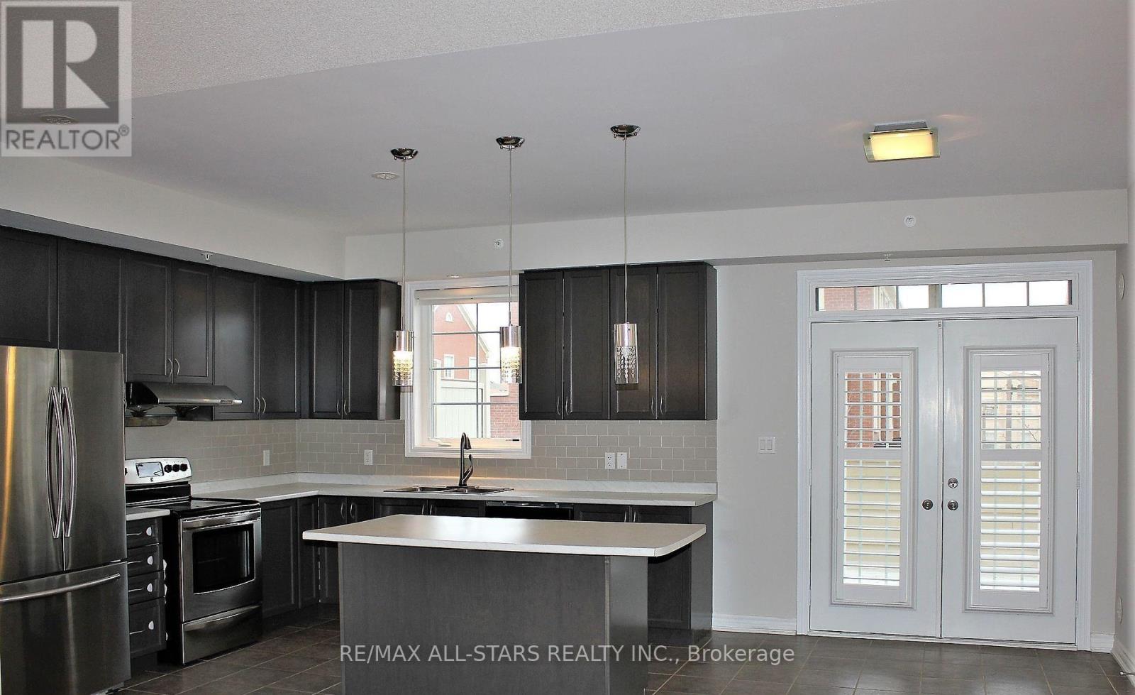 60 Cathedral High Street, Markham, Ontario  L6C 0P3 - Photo 2 - N12176951
